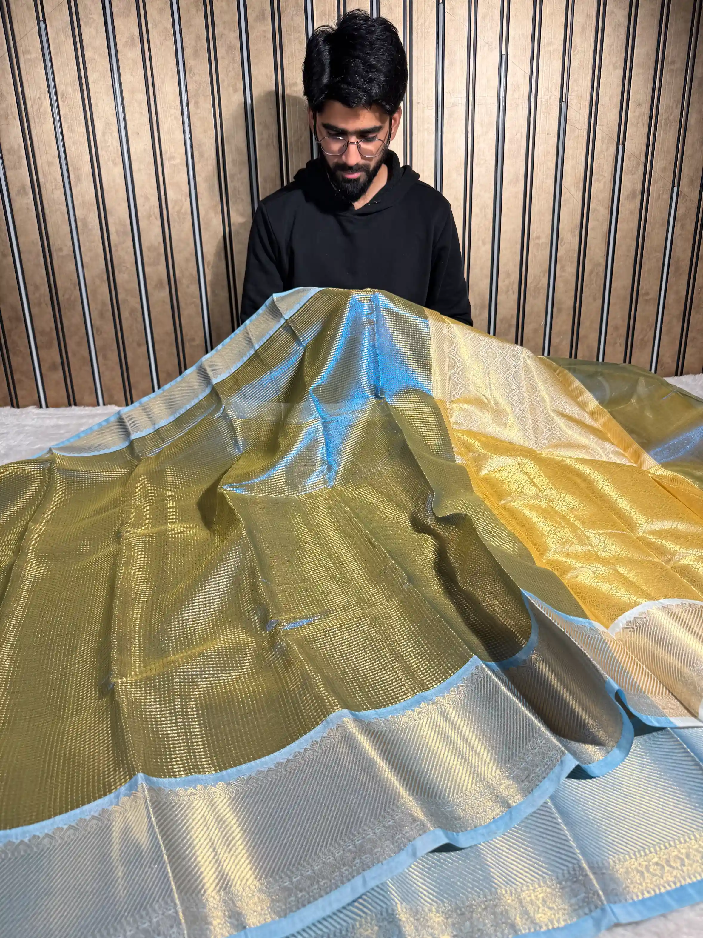 Dual Shaded Metallic Tissue Silk Traditional Banarasi Saree