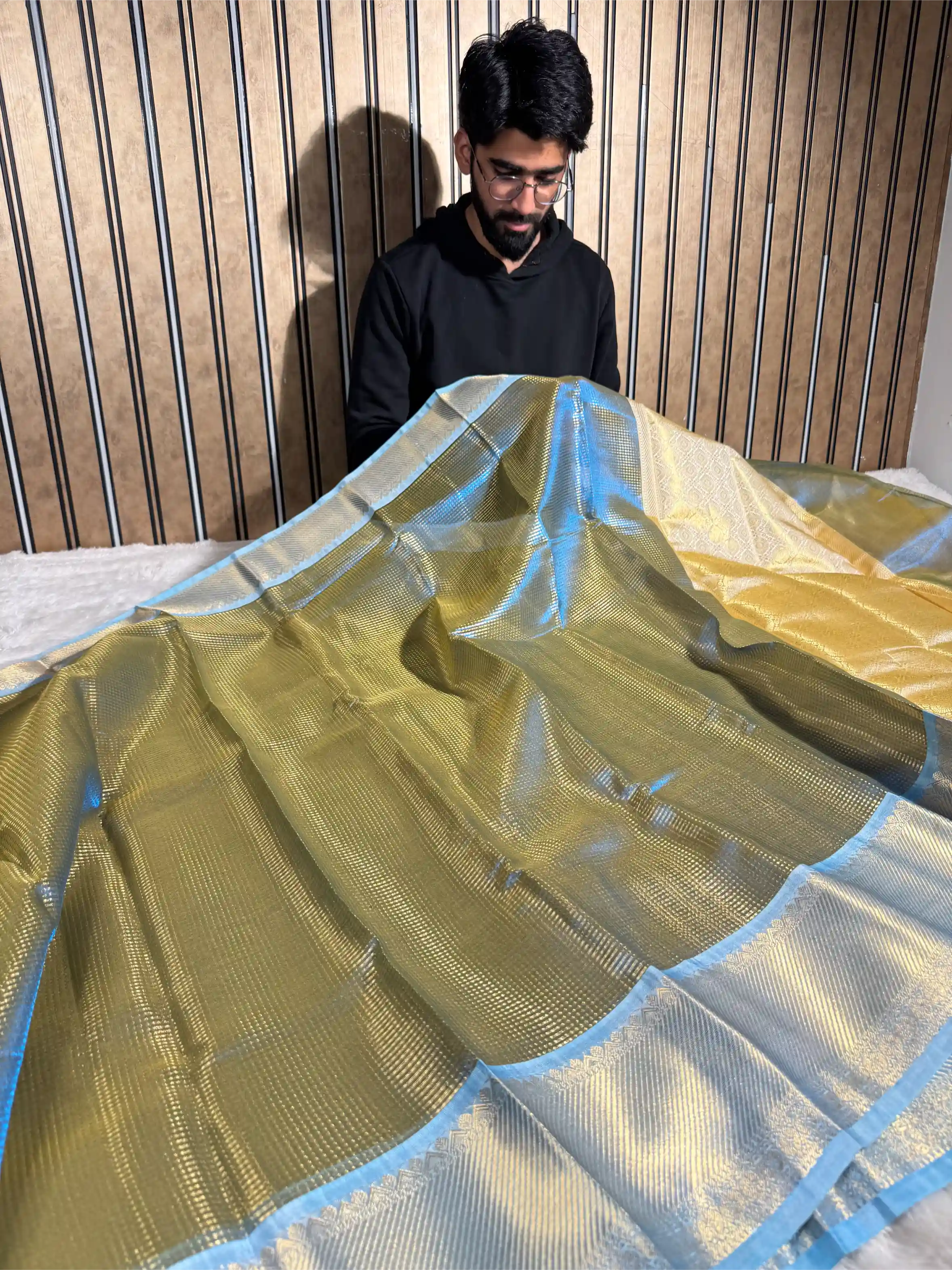 Dual Shaded Metallic Tissue Silk Traditional Banarasi Saree