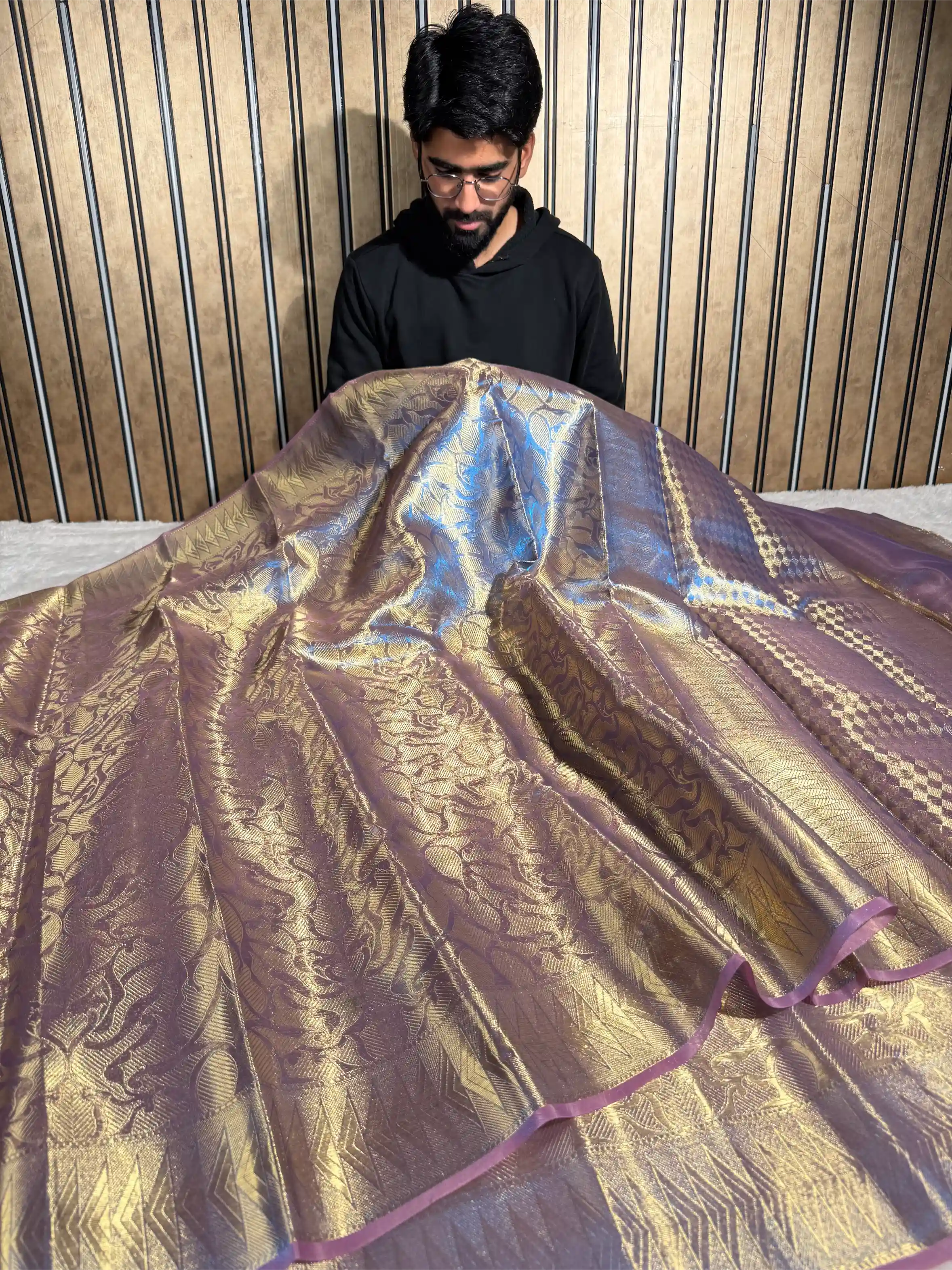 Dual Metallic Shaded Tissue Silk Jacquard Weave Banarasi Saree