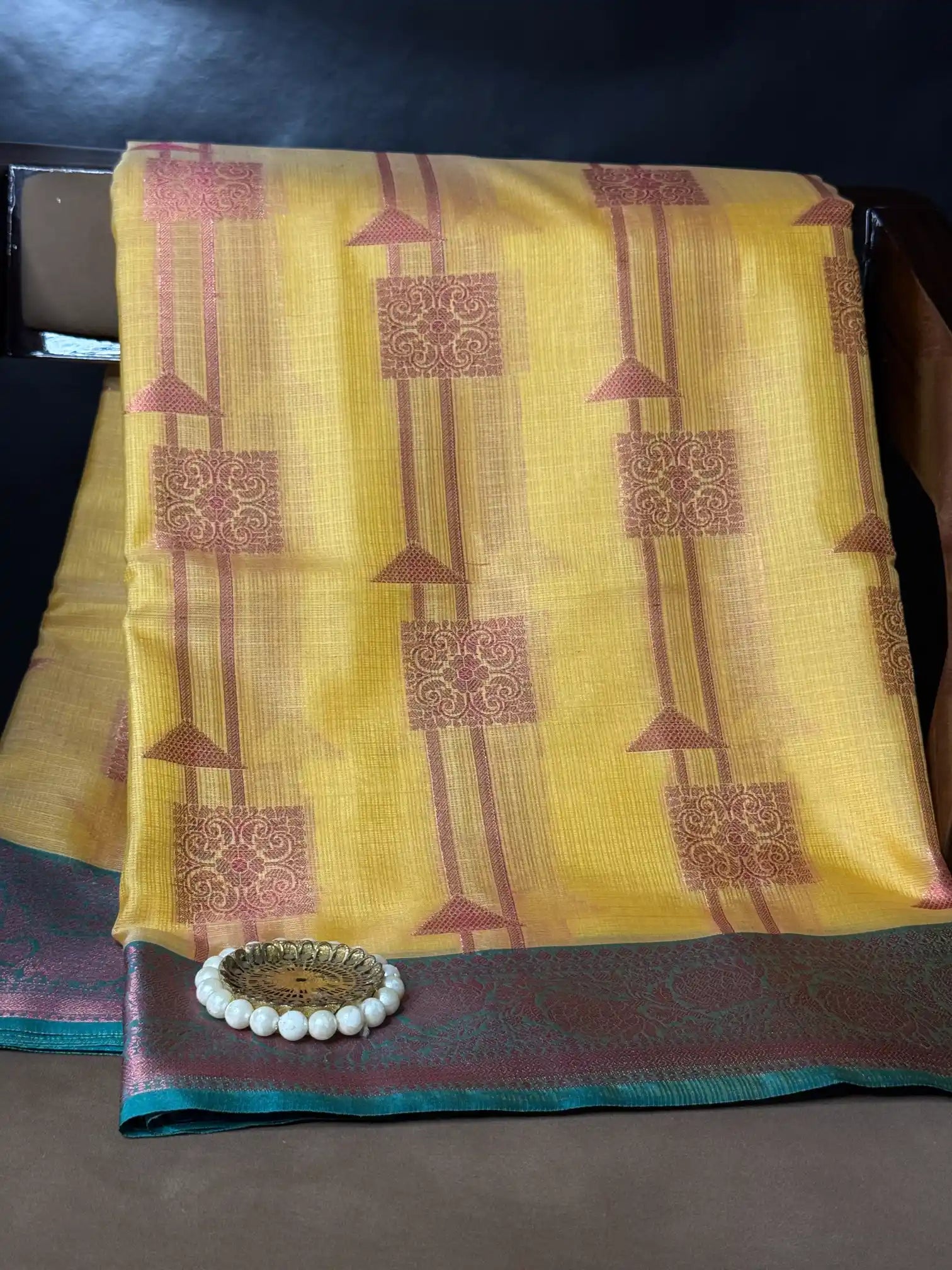 Traditional Contemperory Weave Softsilk Banarasi Saree