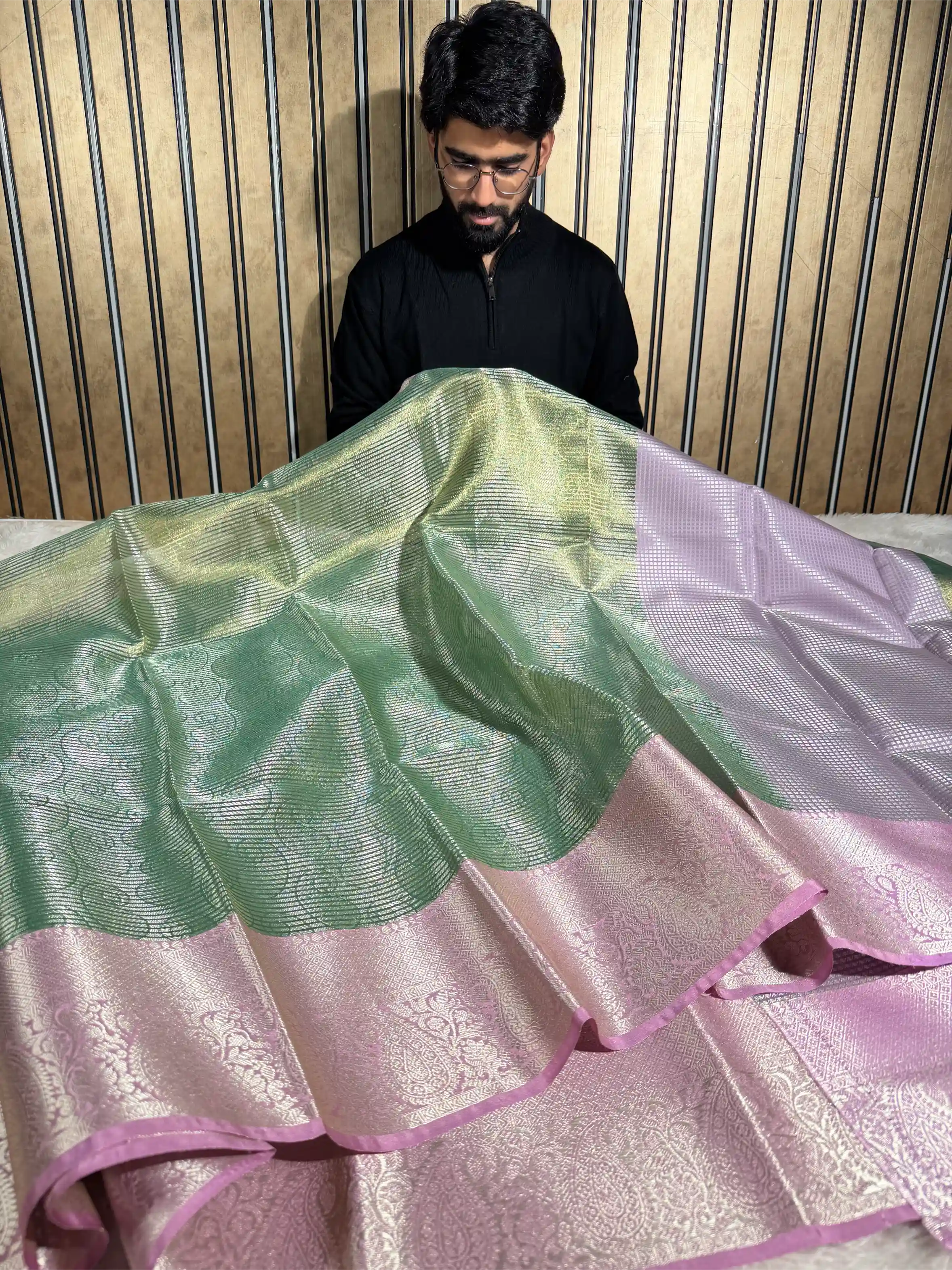 Green Contrast Shade Tissue Silk Eccentric Weave Banarasi Saree