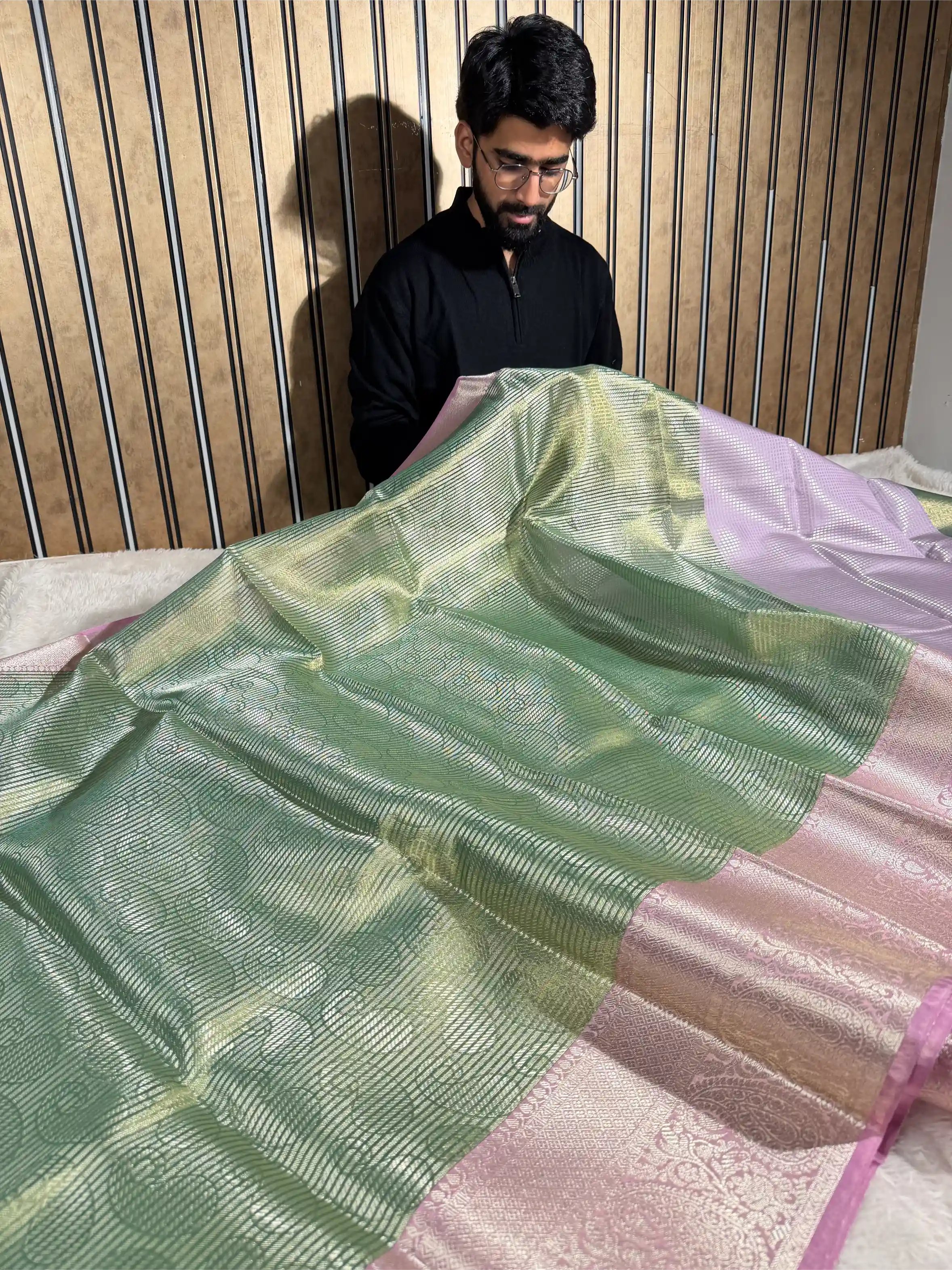 Green Contrast Shade Tissue Silk Eccentric Weave Banarasi Saree