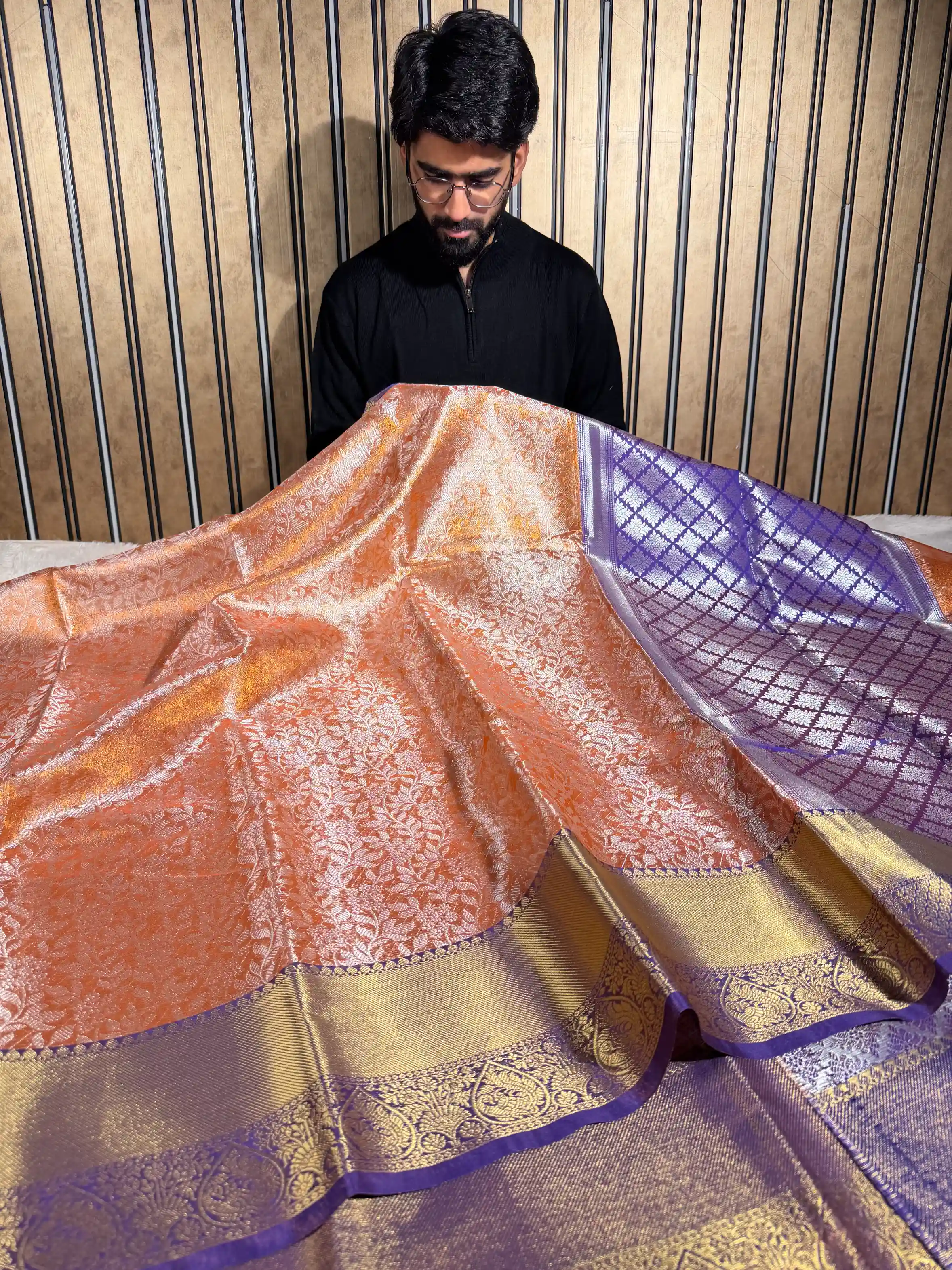 Eccentric Contrast Shade Tissue Silk Floral Weave Banarasi Saree