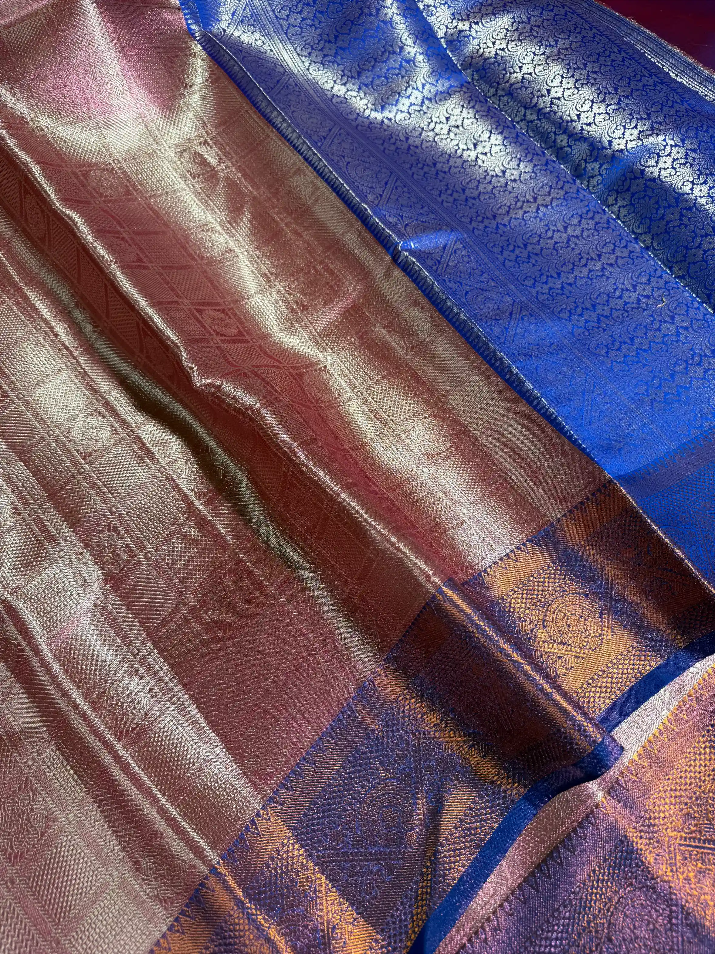 Metallic Shade Softsilk Zari Jacqaurd Weave Banarasi Saree