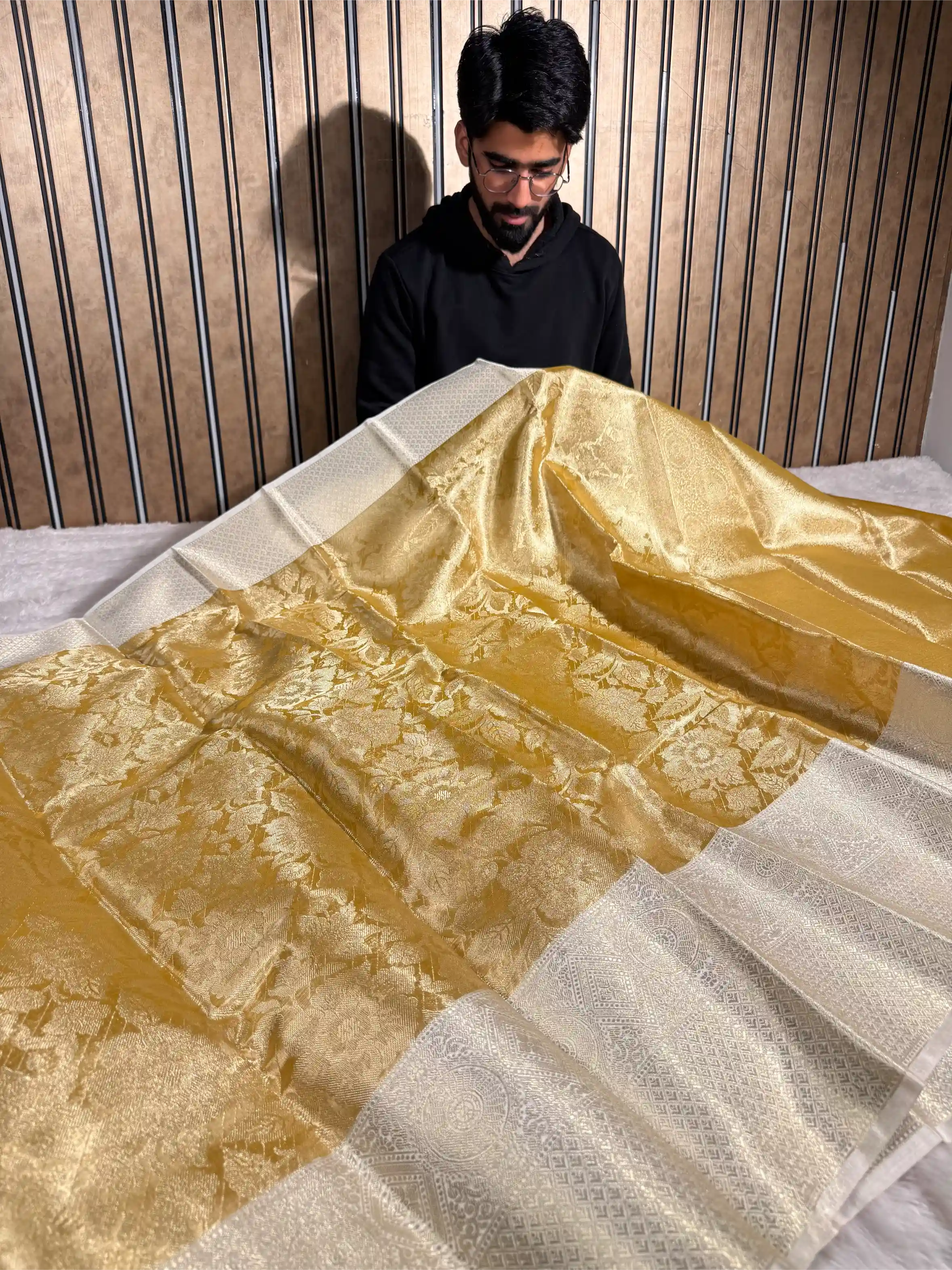 Golden Contrast Tissue Silk Floral Jaal Banarasi Saree