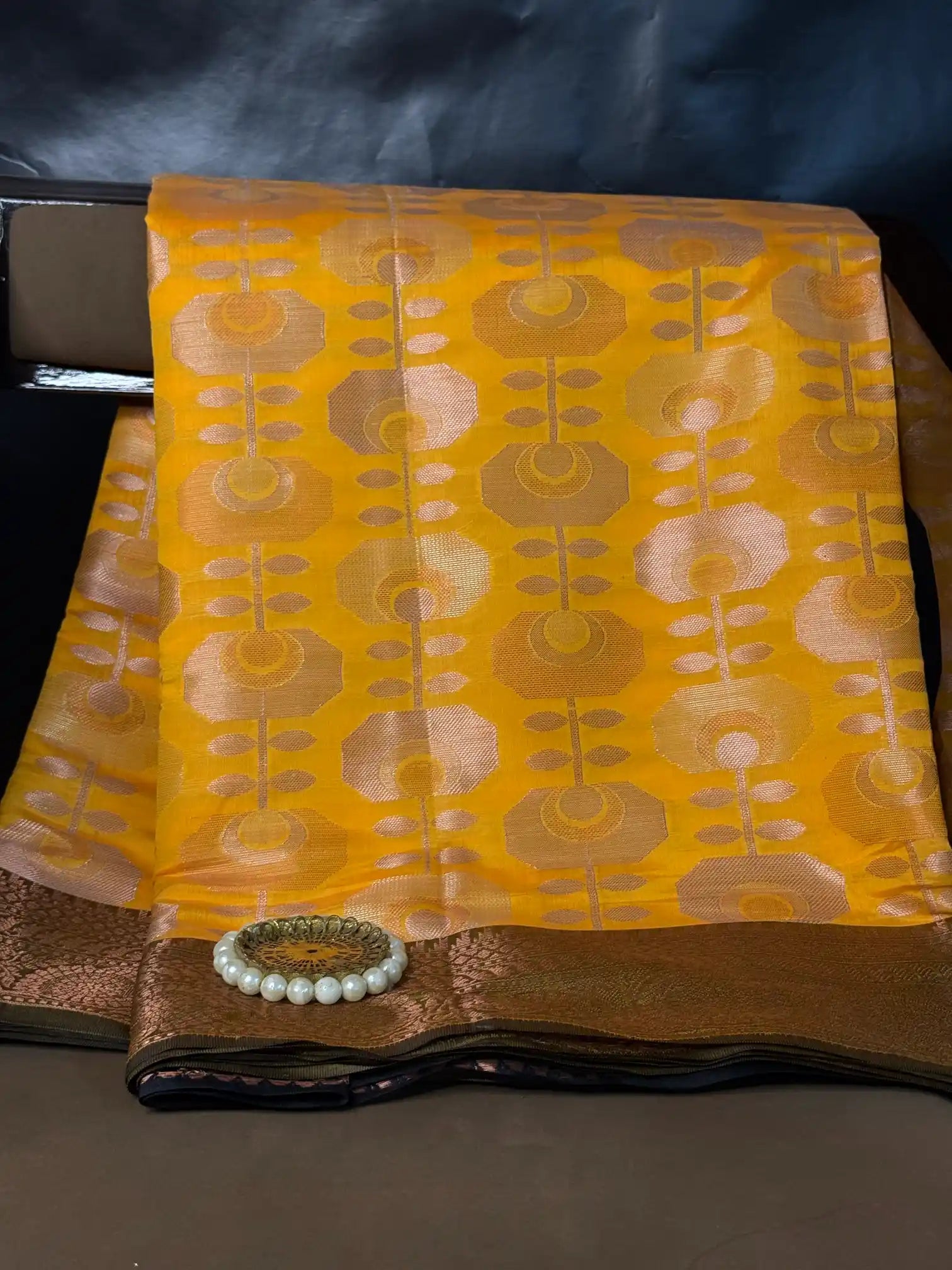 Eccentric Traditional Softsilk Banarasi saree
