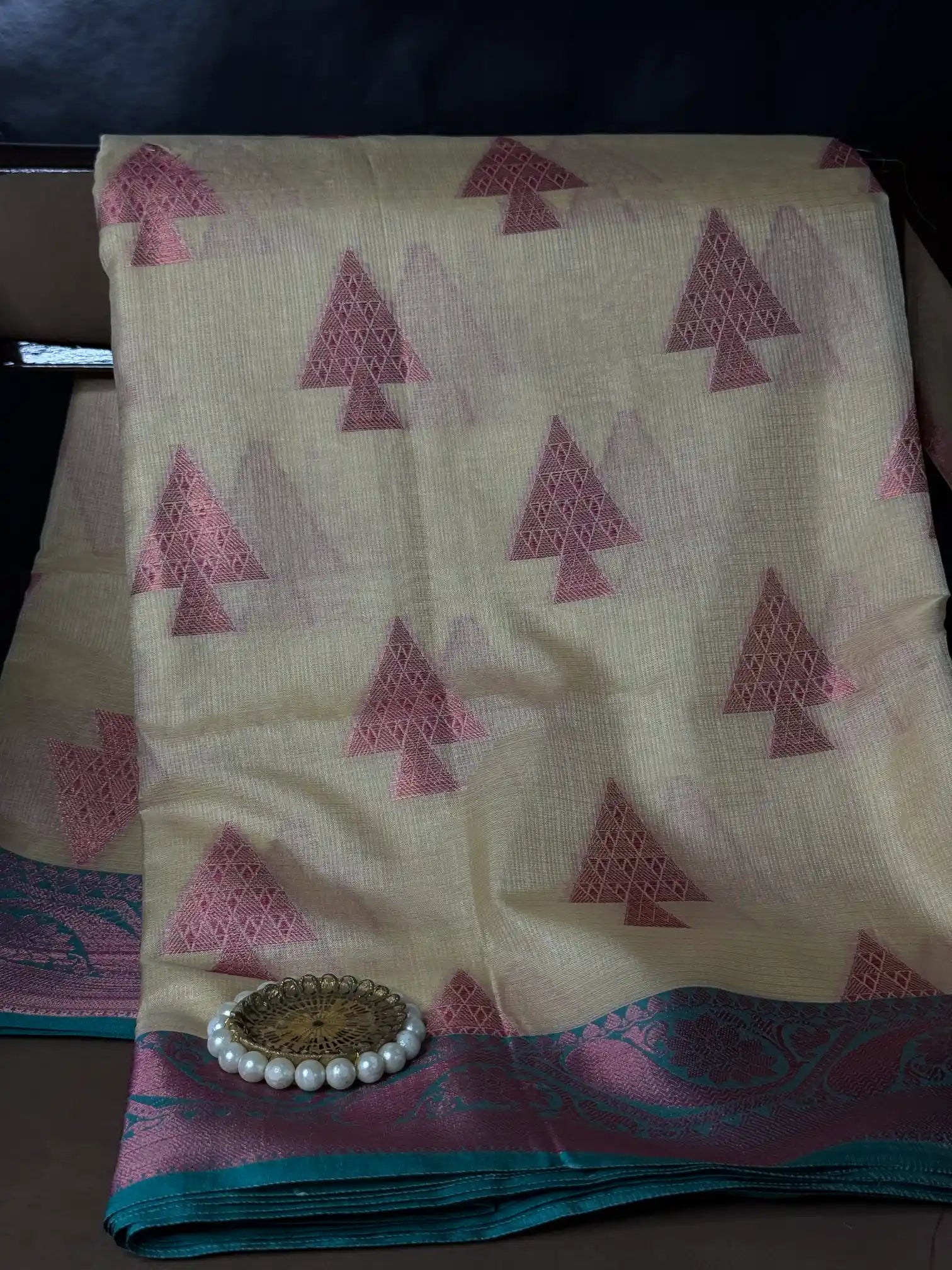 Eccentric Traditional Softsilk Banarasi saree