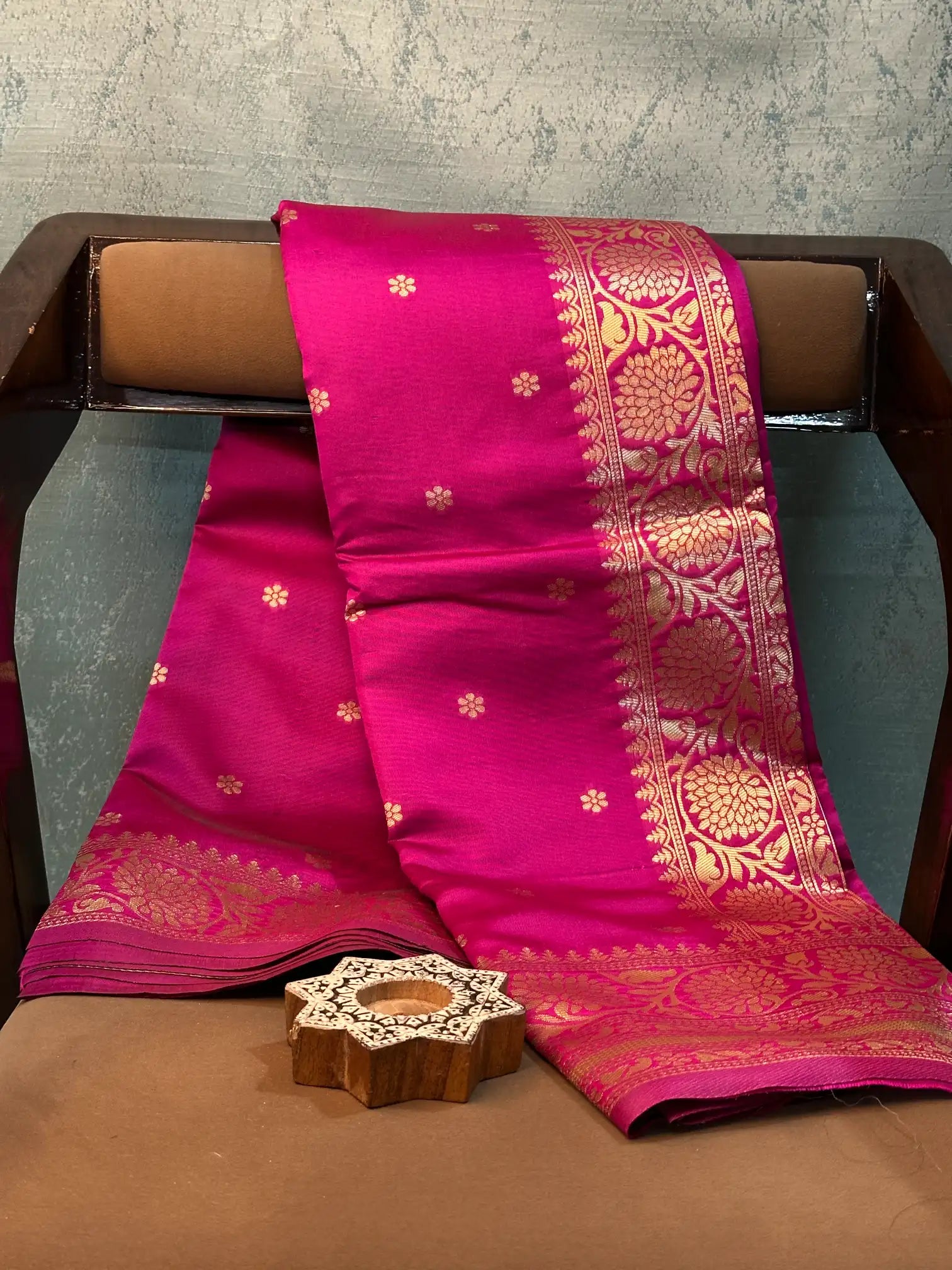 Contemporary Weave Kora Tissue Silk Banarasi Saree