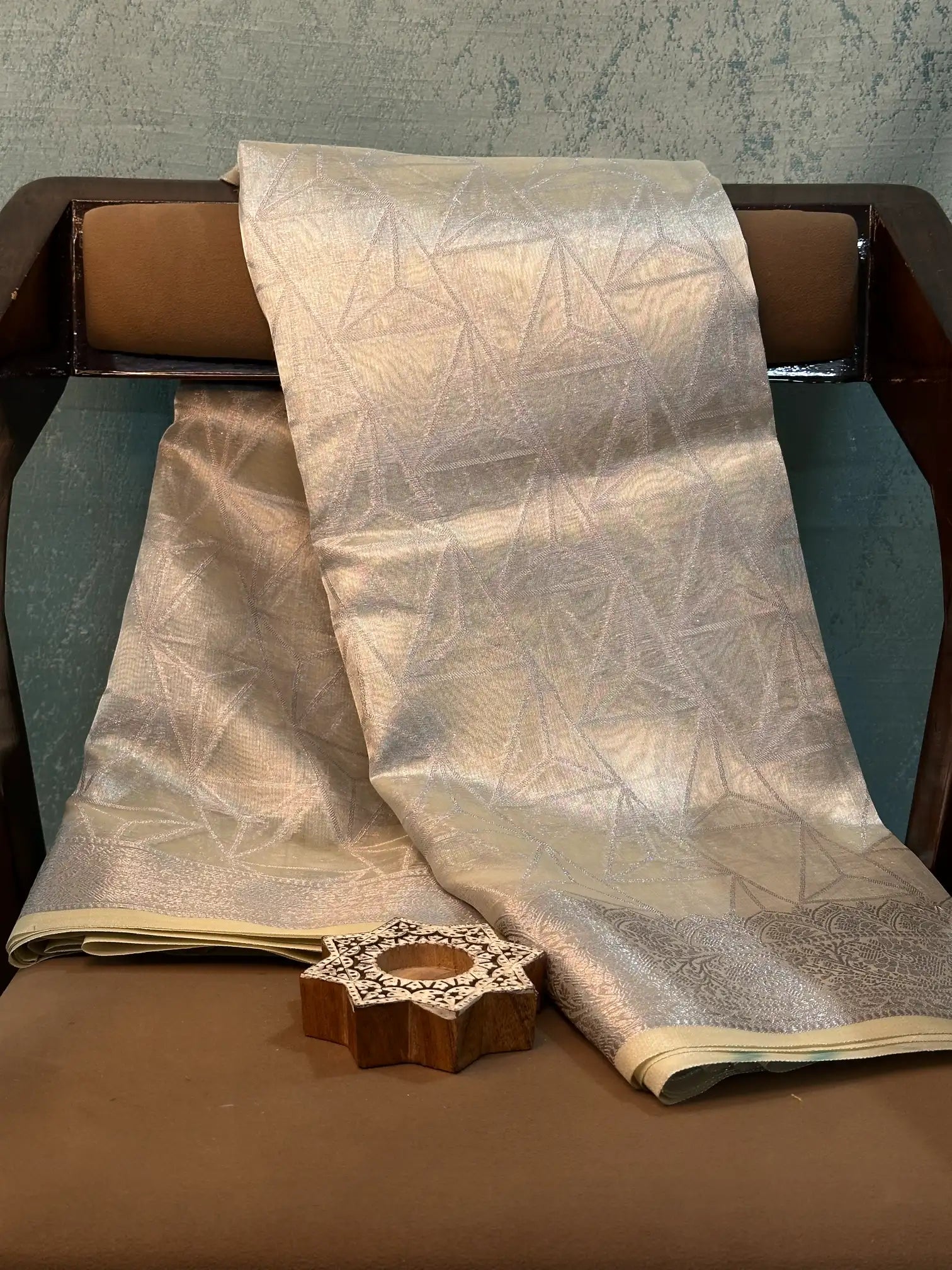 Contemporary Weave Kora Tissue Silk Banarasi Saree