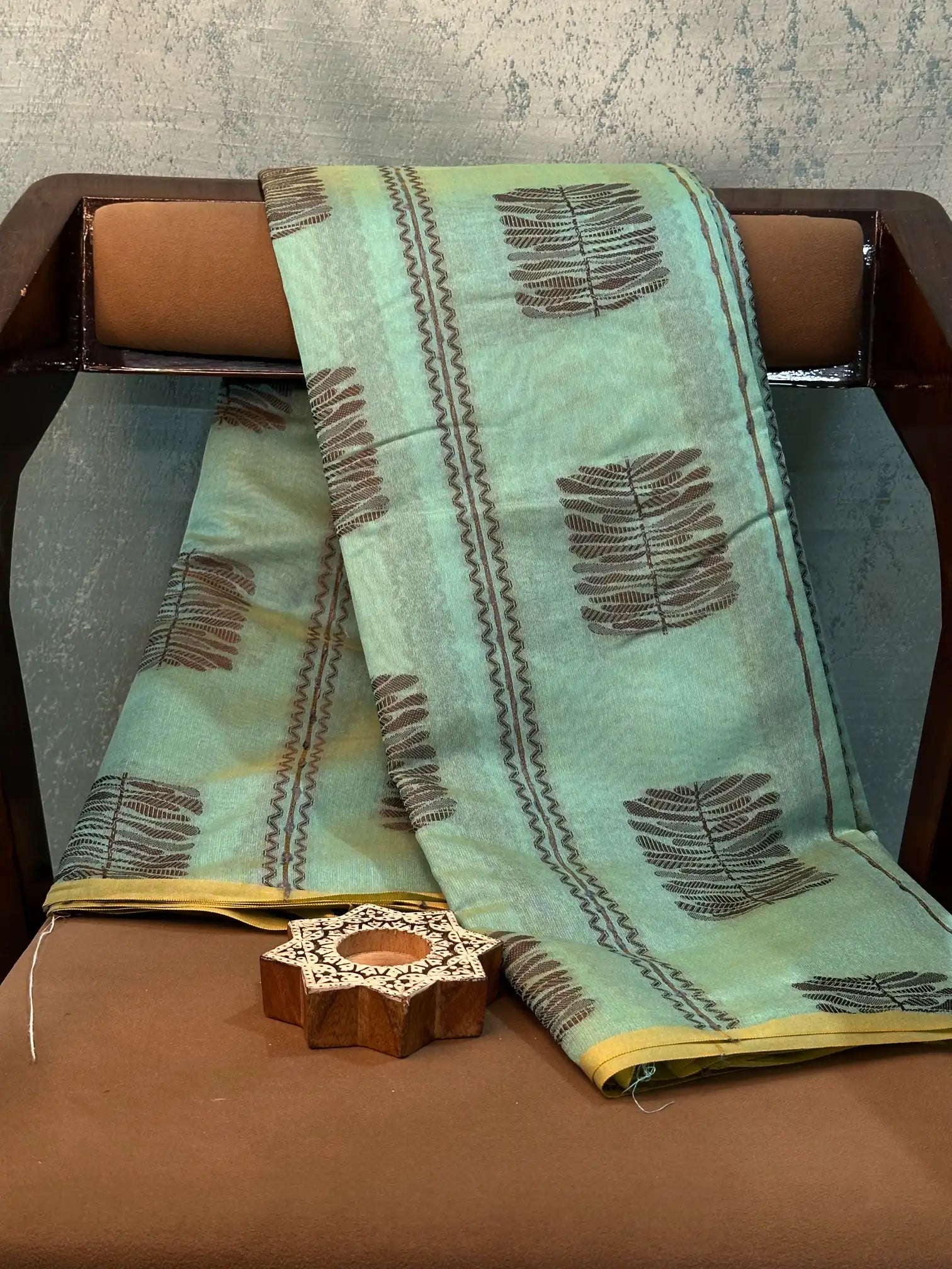 Contemporary Weave Kora Tissue Silk Banarasi Saree