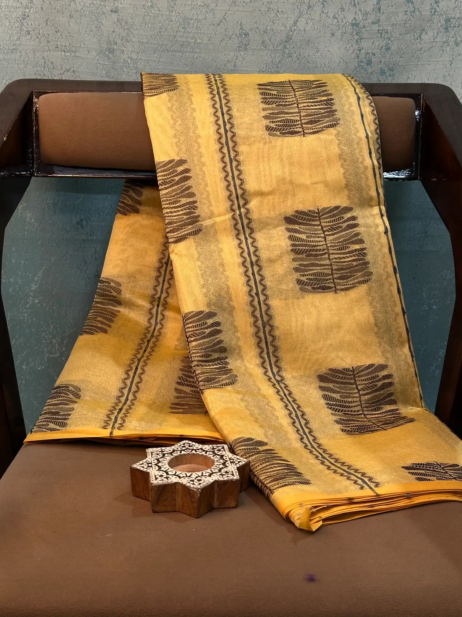 Contemporary Weave Kora Tissue Silk Banarasi Saree