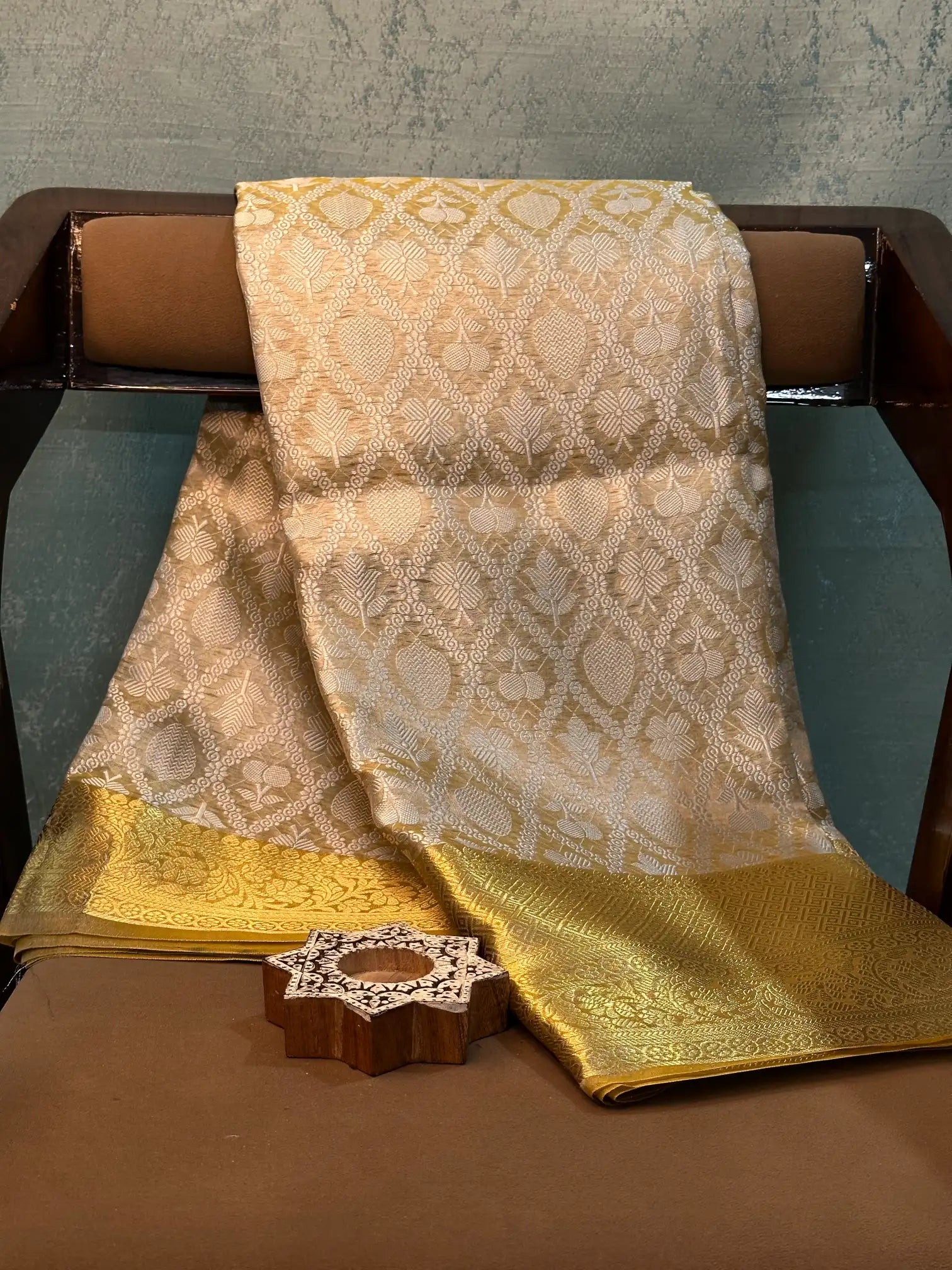 Contemporary Weave Kora Tissue Silk Banarasi Saree