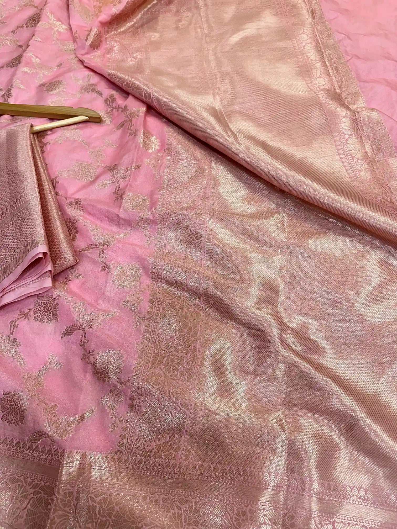 Baby Pink Chiniya Silk Golden Zari Floral Weave Banarasi Saree