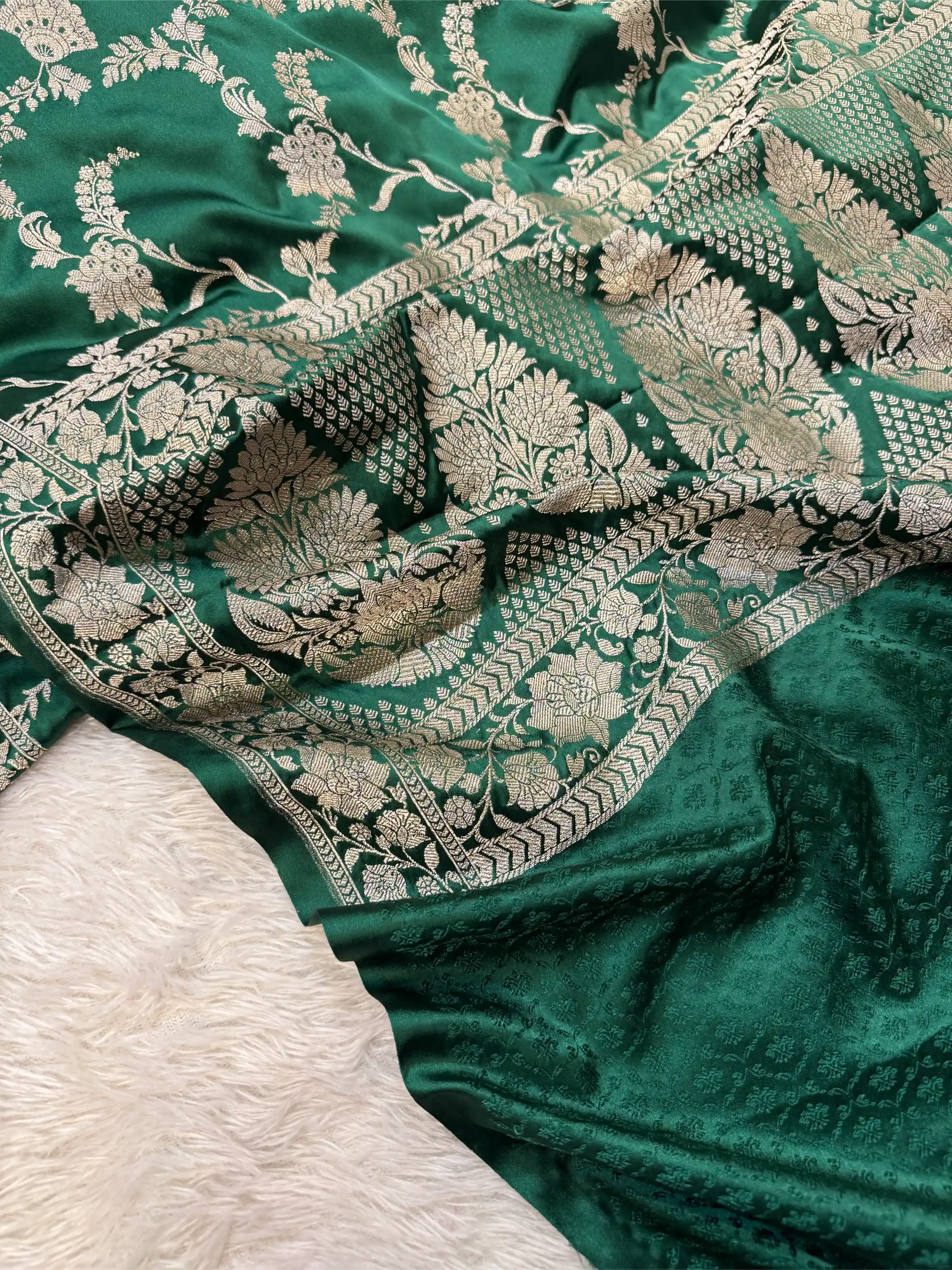 Bottle Green Mashru Katan Silk Floral Jaal Banarasi saree