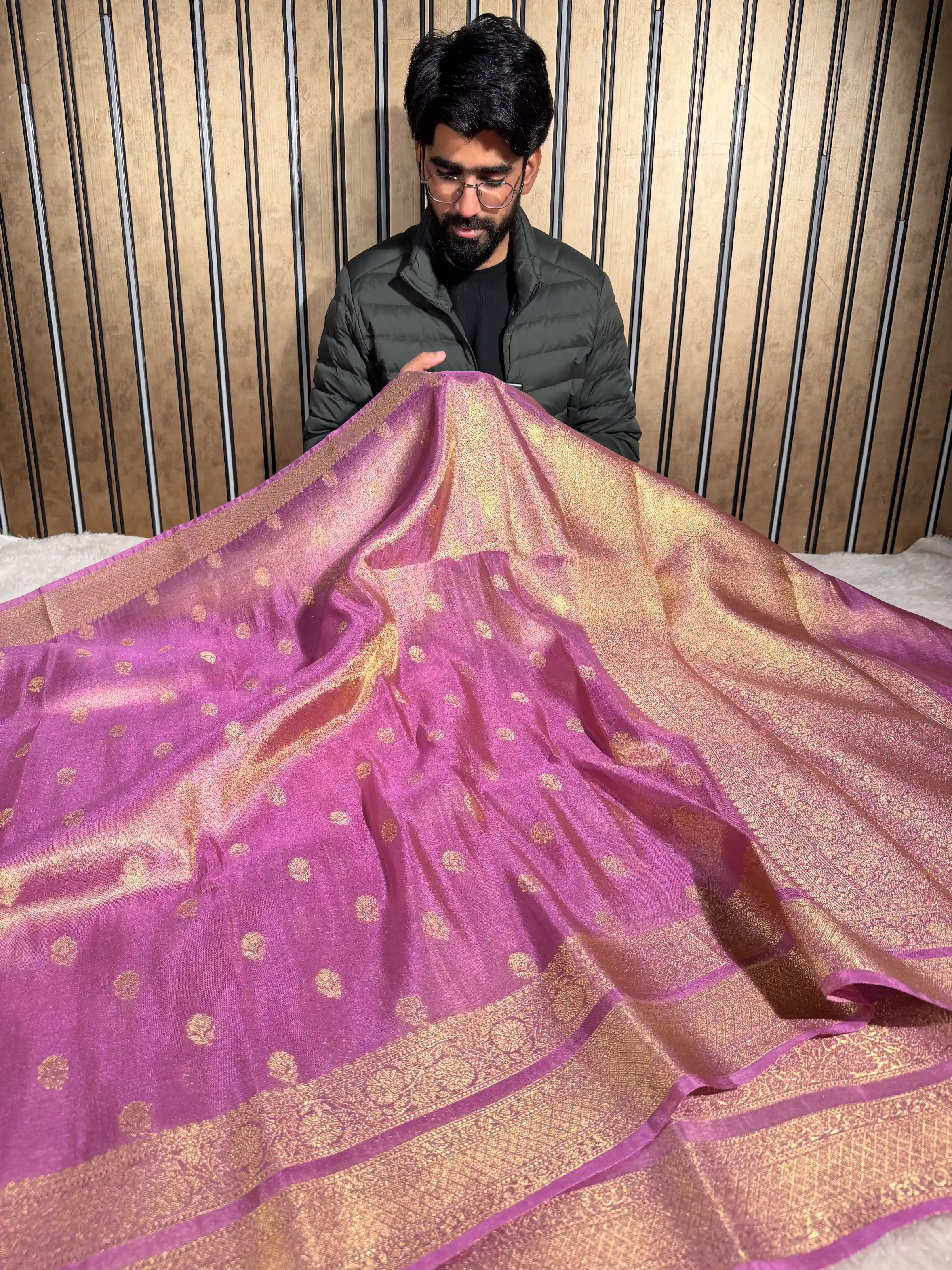 Bright Metallic Lavenderish Breathable Tissue Silk Traditional Weave Banarasi Saree