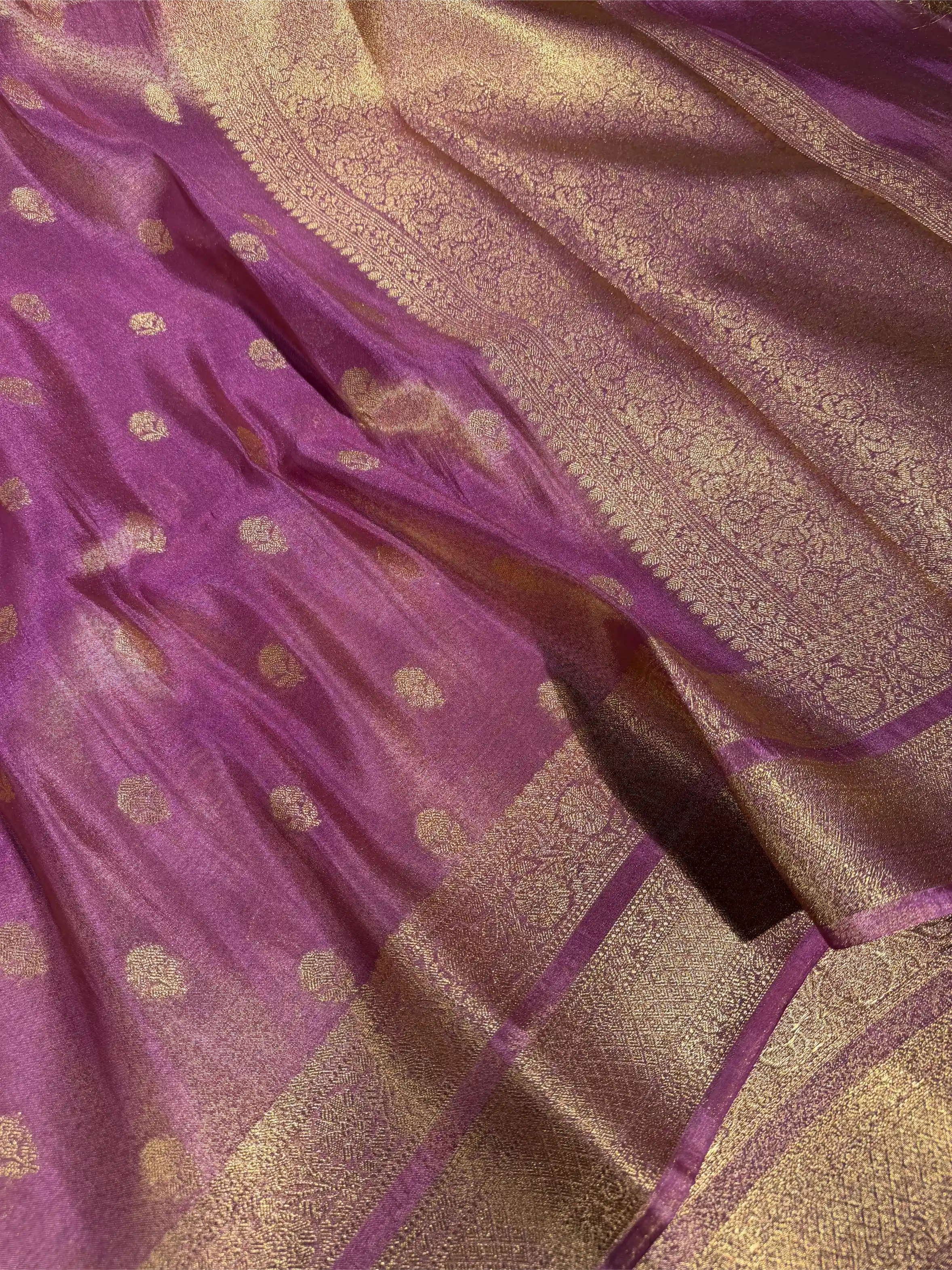 Bright Metallic Lavenderish Breathable Tissue Silk Traditional Weave Banarasi Saree