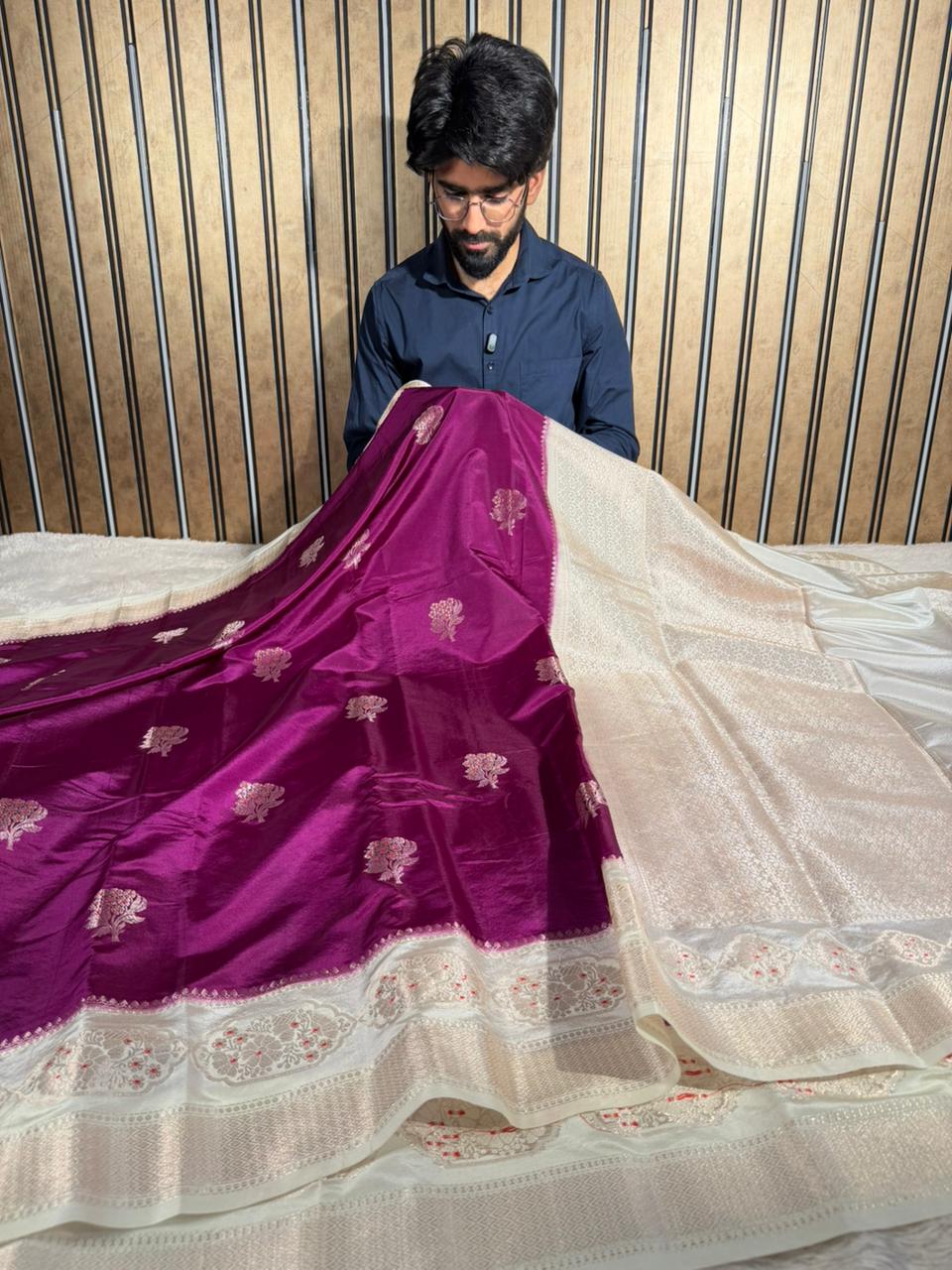 Bright Majenta premium Chinia silk Banarasi saree