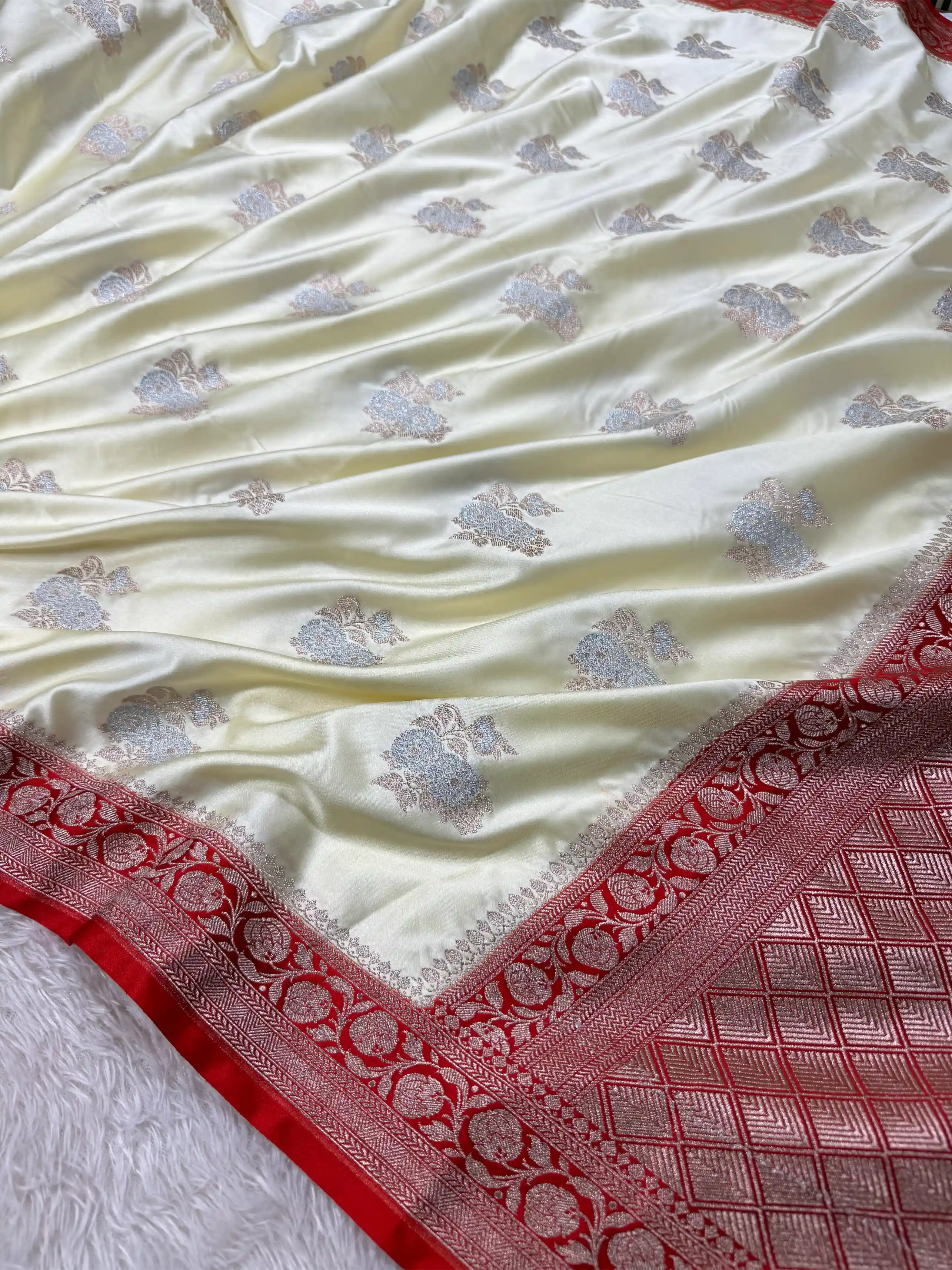 Cream Shade Mashru Katan Silk Silver Meena Buta Banarasi Saree