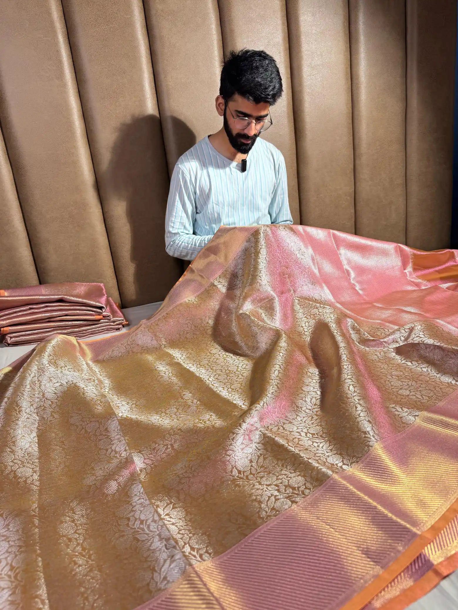 Dual Shaded Glaring Pink Shade Kanjivaram Tissue Saree in Dual Shaded Texture