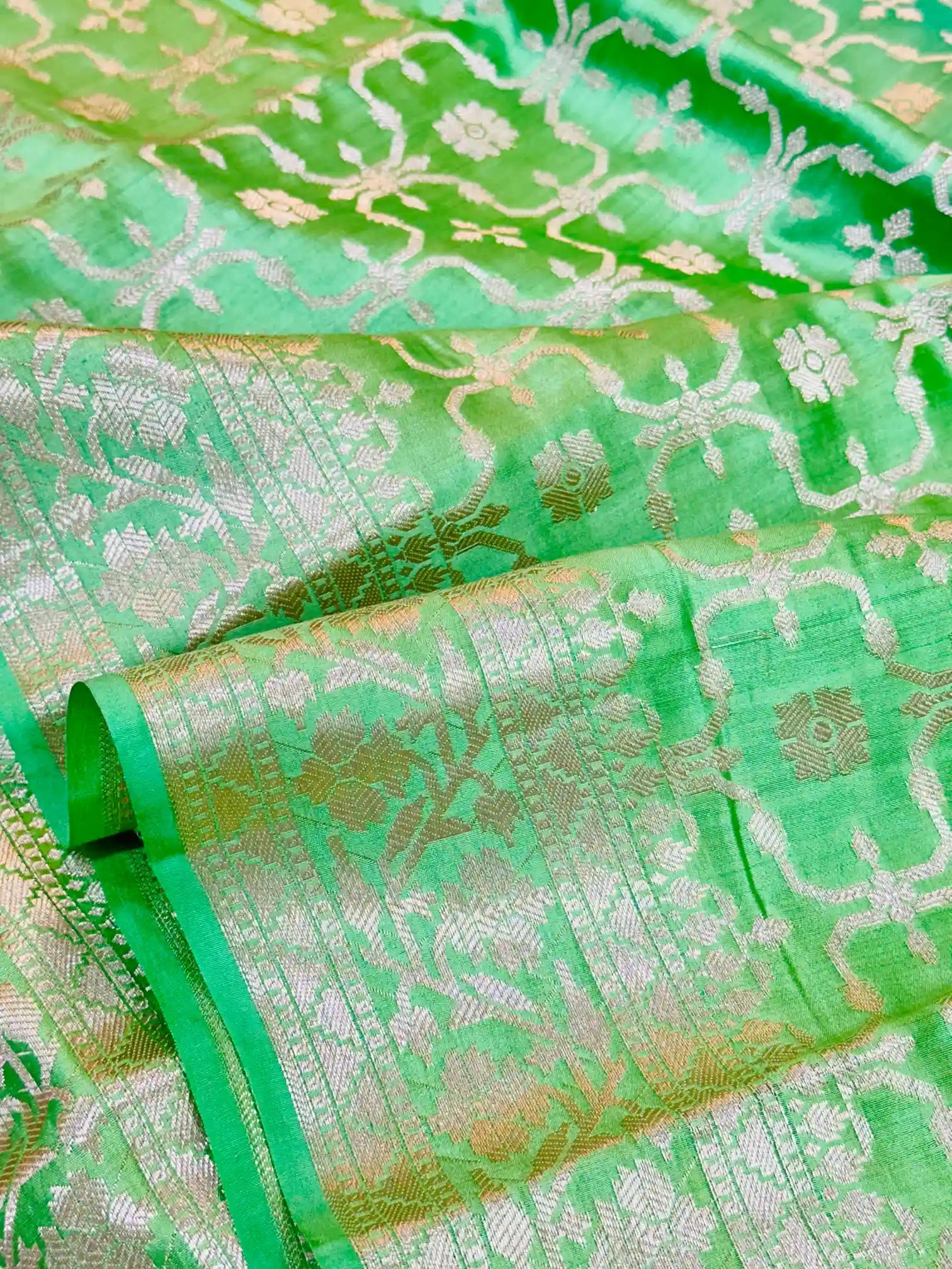Dual Green Handbrush Dyed Pure Chiniya Silk Banarasi Saree