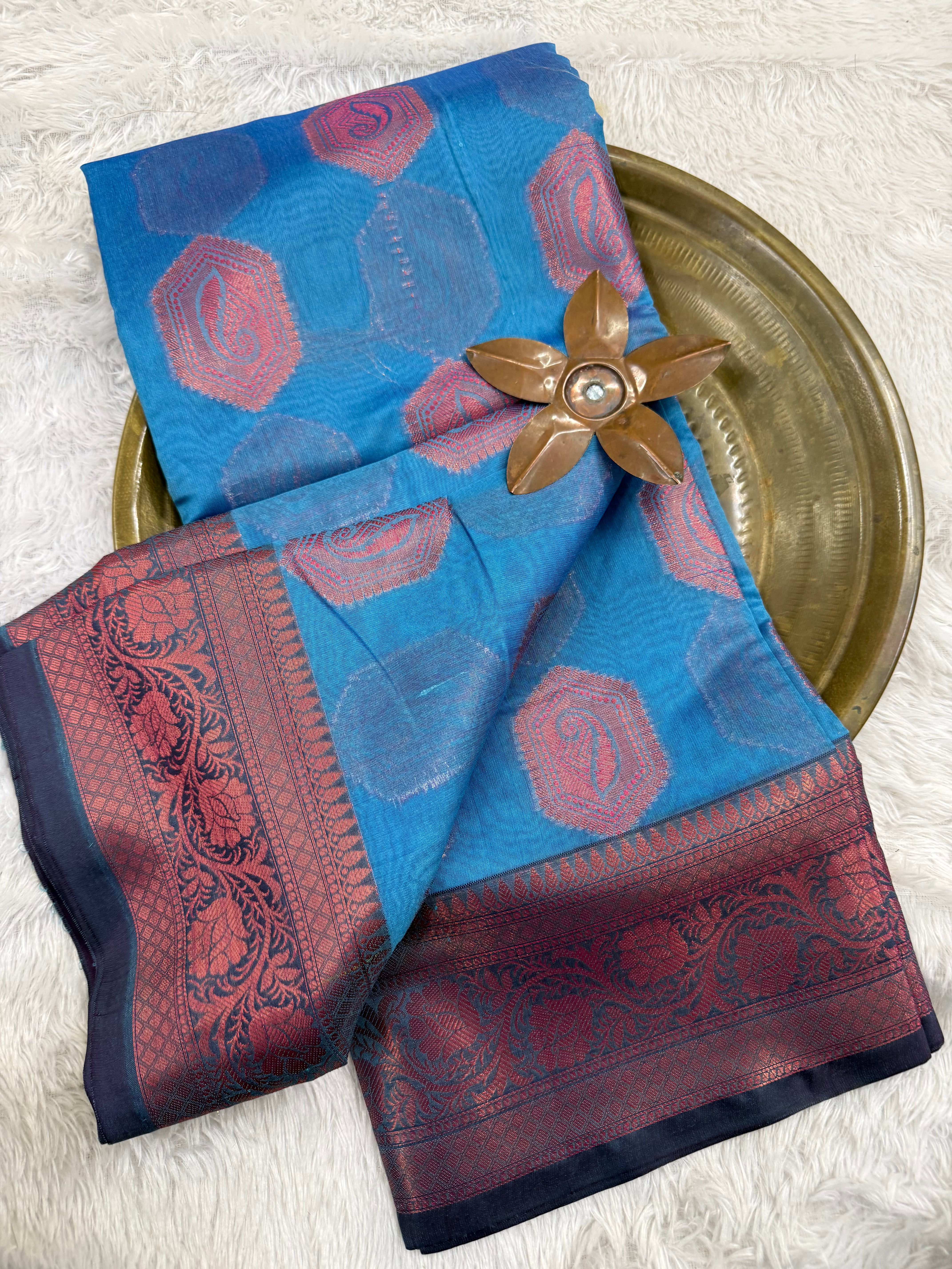 Eccentric Softsilk Traditional Banarasi Saree