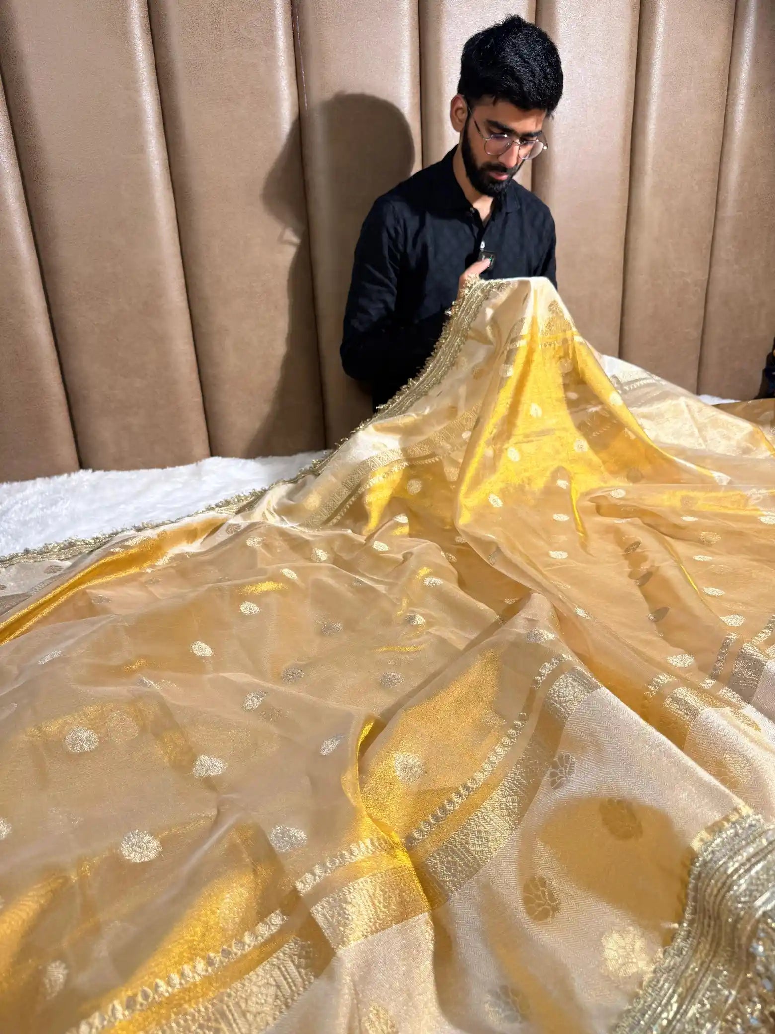 Golden Tissue Silk Buta Weave & Lace Work Banarasi Saree