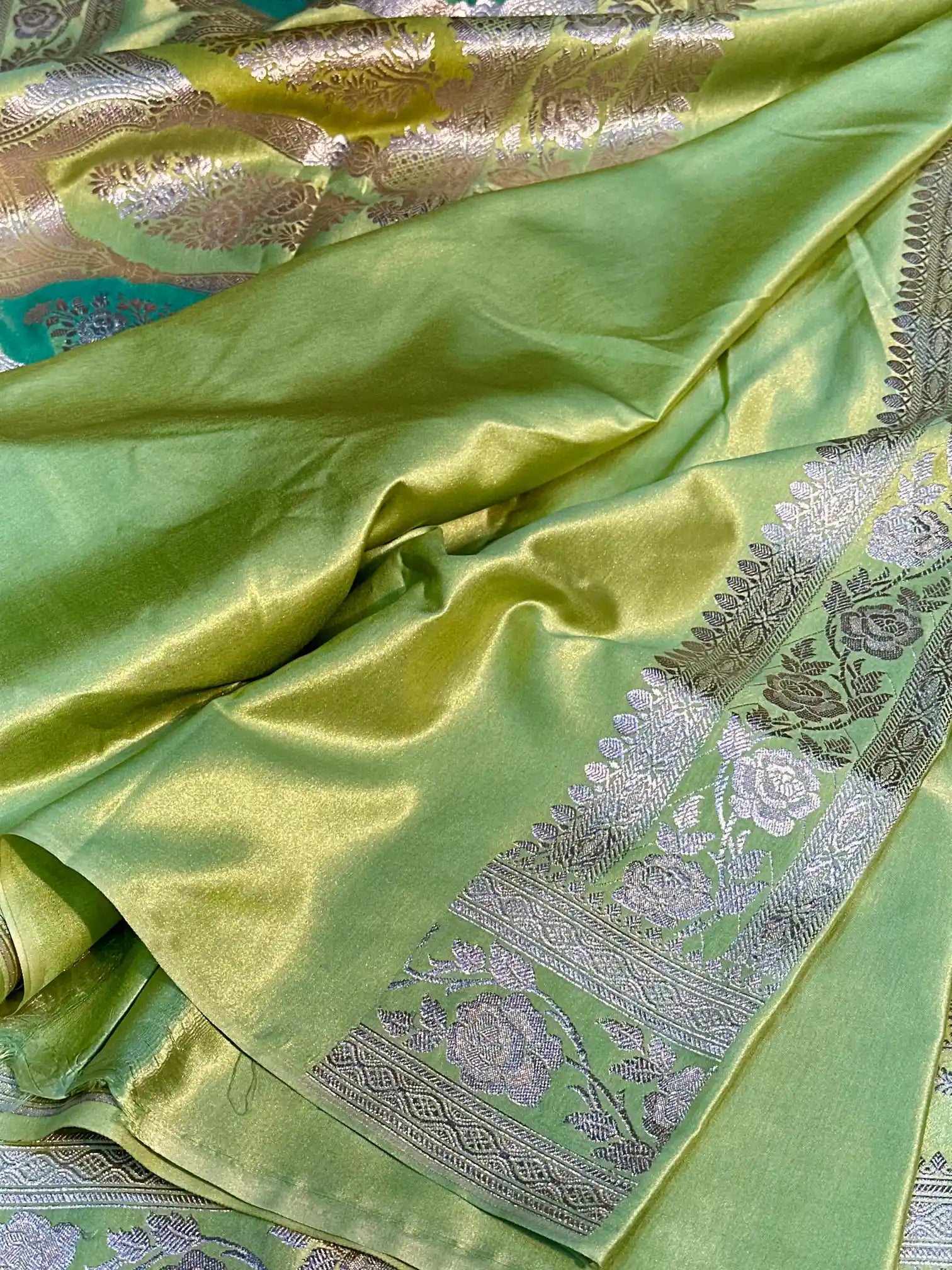 Handbrush Dyed Mashru Silk Banarasi Saree in Leheriya