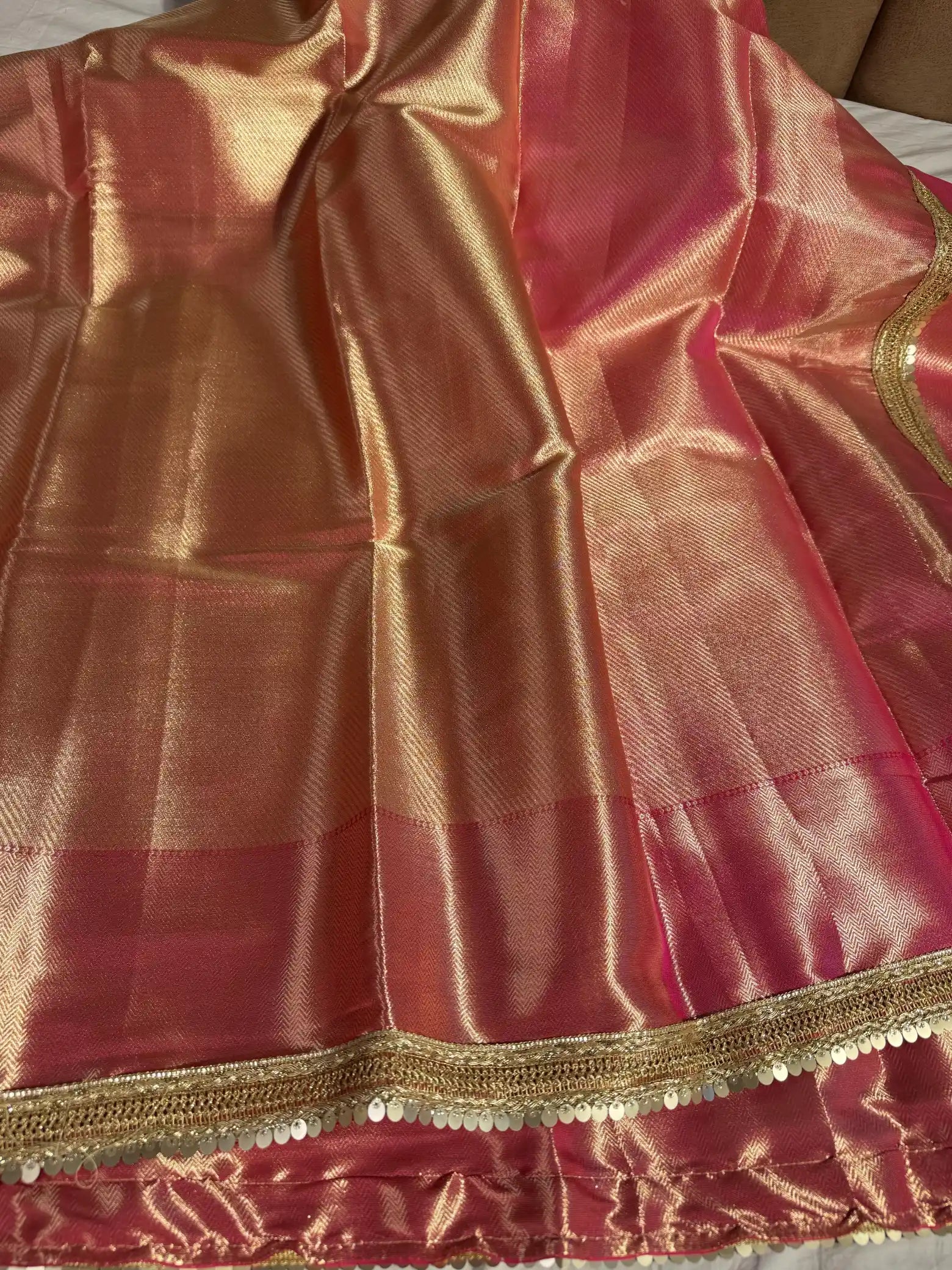 Heart Warming Dual Shaded Brocade Tissue Silk Banarasi Saree with Jacquard Lace Work
