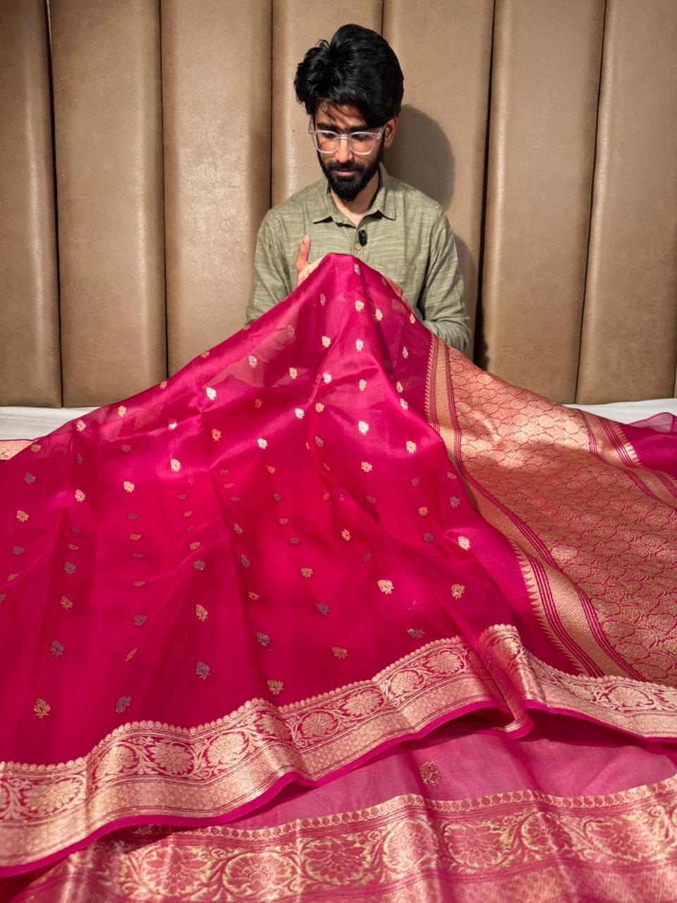 Rani Pink Sona Roopa Buti Pure Organza Banarasi Saree
