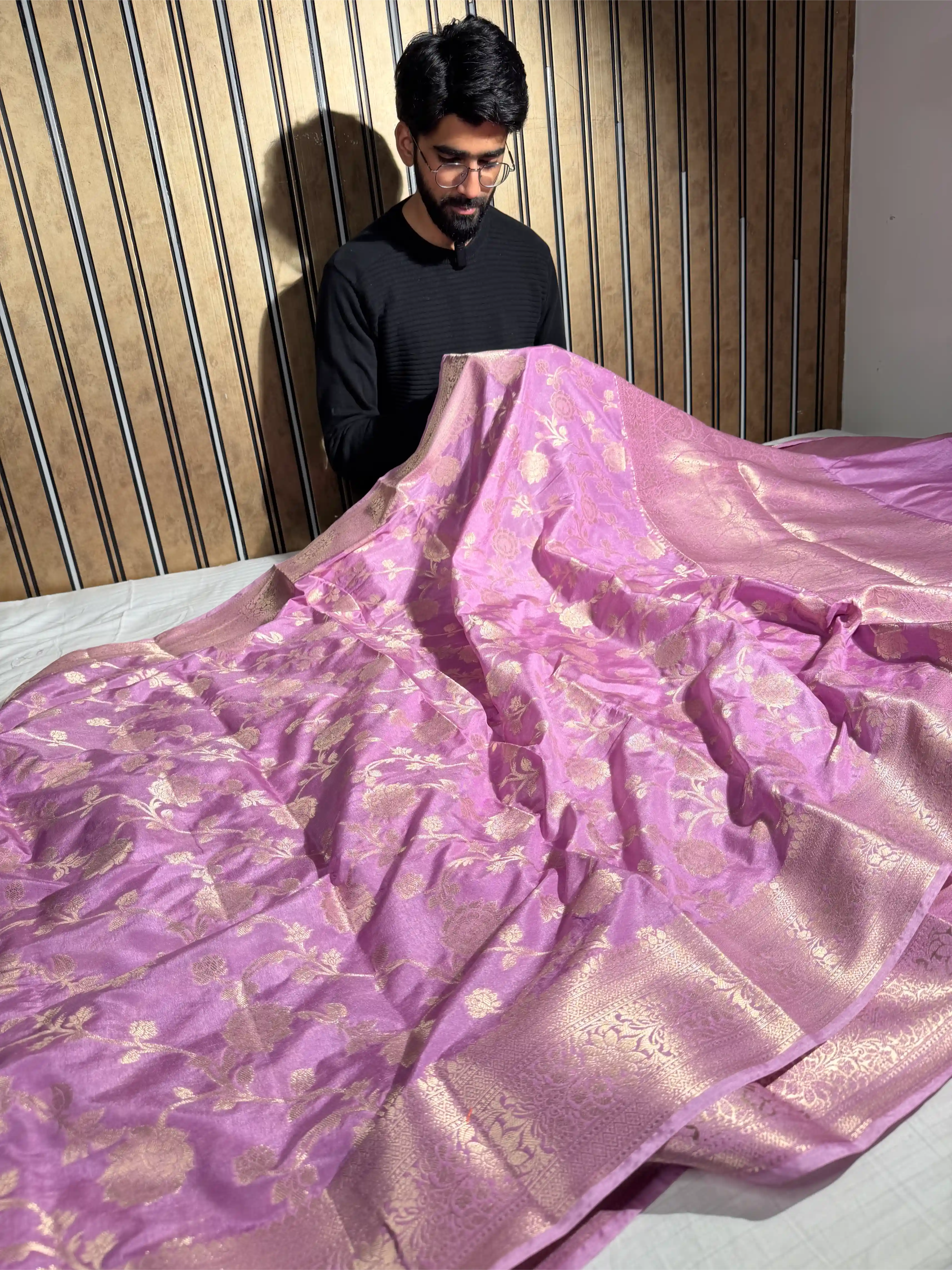 Lavender Shade Chinia Silk Floral Weave Banarasi Saree