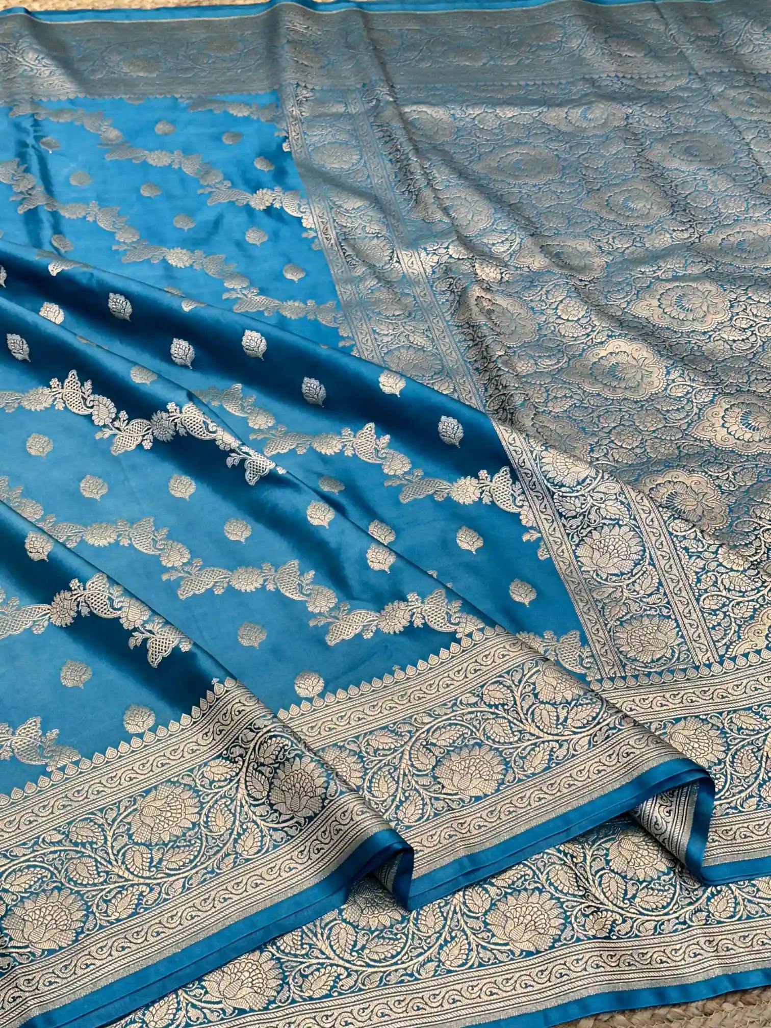 Leheriya Weave Premium Mashru Silk Saree