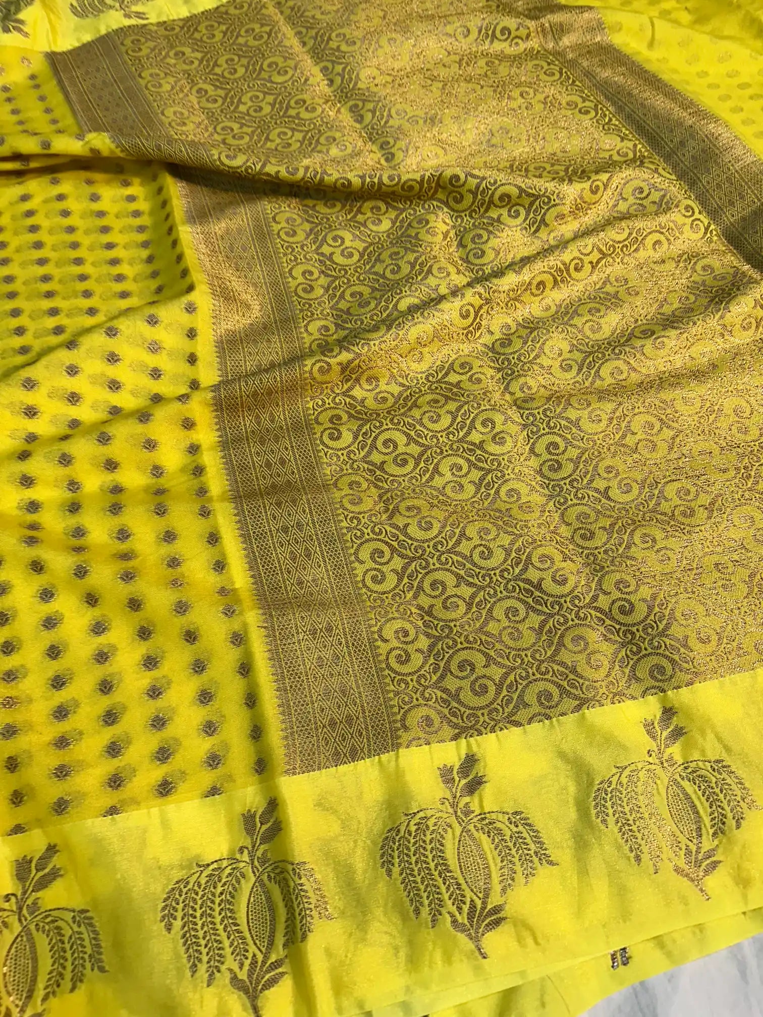 Lemon Yellow Chiniya silk zari Buti Banarasi Saree