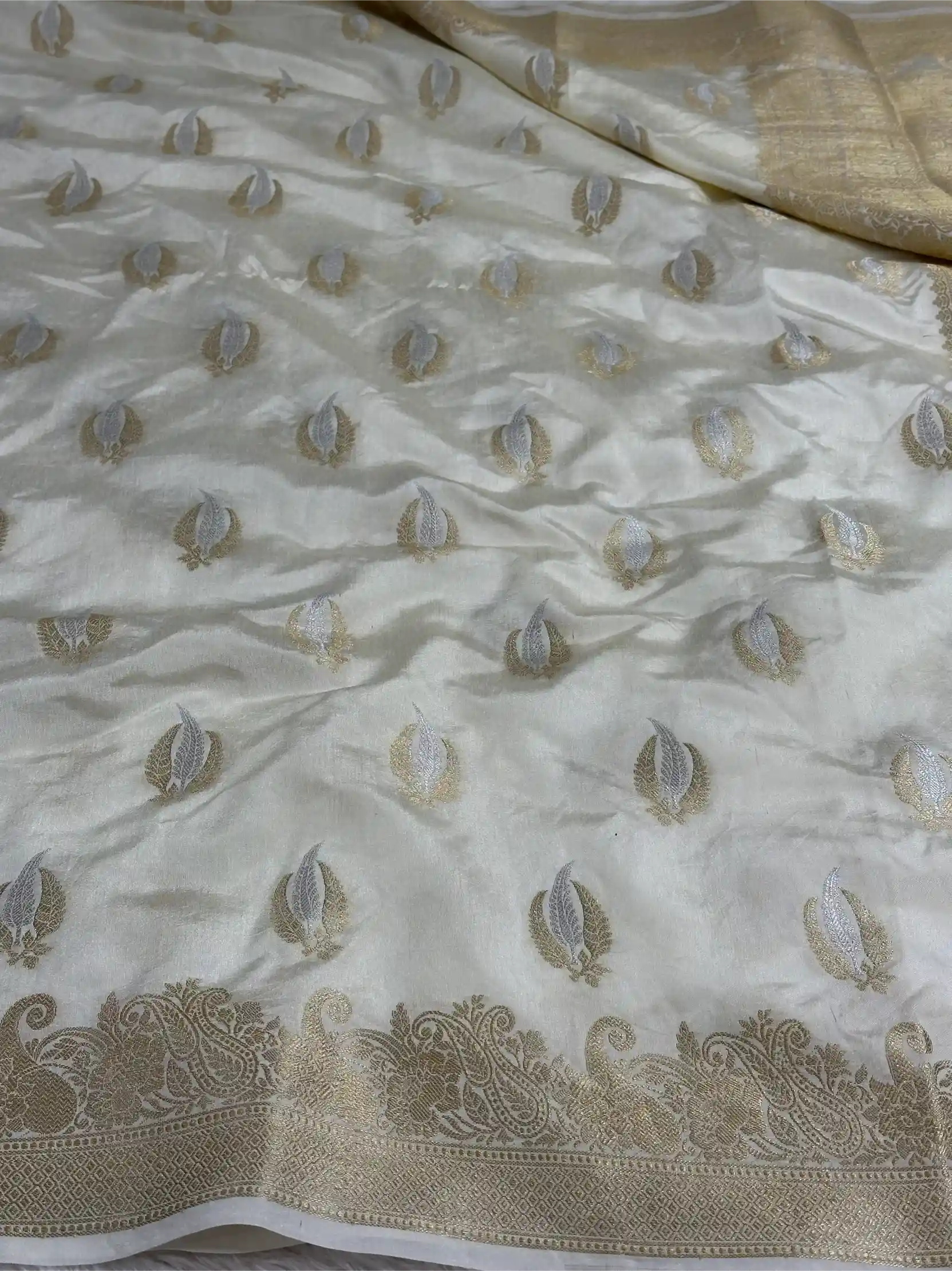 Light Cream Shade Warm Silk Traditional Banarasi Saree