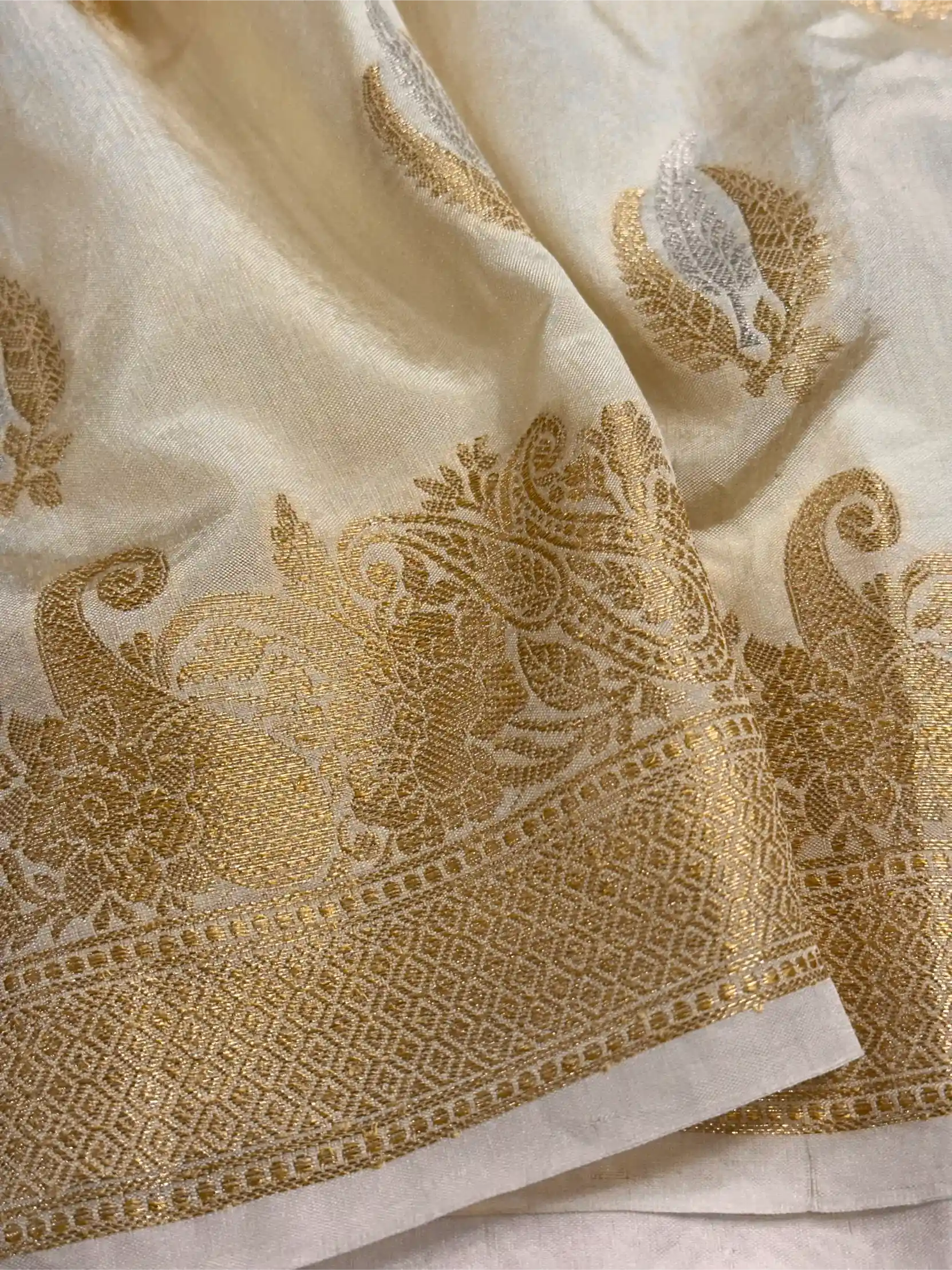 Light Cream Shade Warm Silk Traditional Banarasi Saree