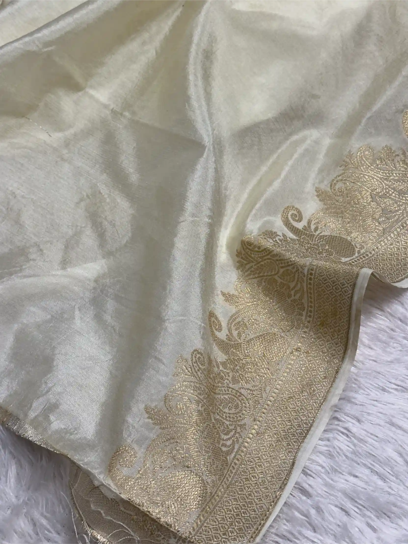 Light Cream Shade Warm Silk Traditional Banarasi Saree