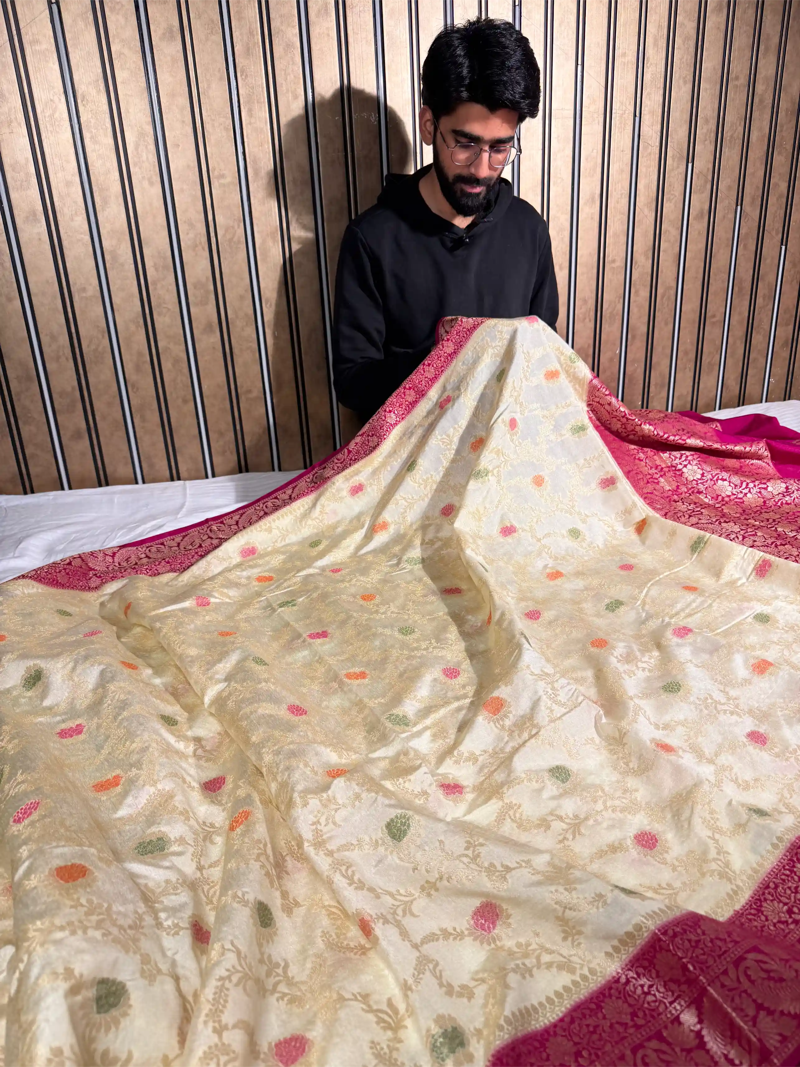 Light Cream Warm Silk Meenakari Jaal Weave Banarasi Saree