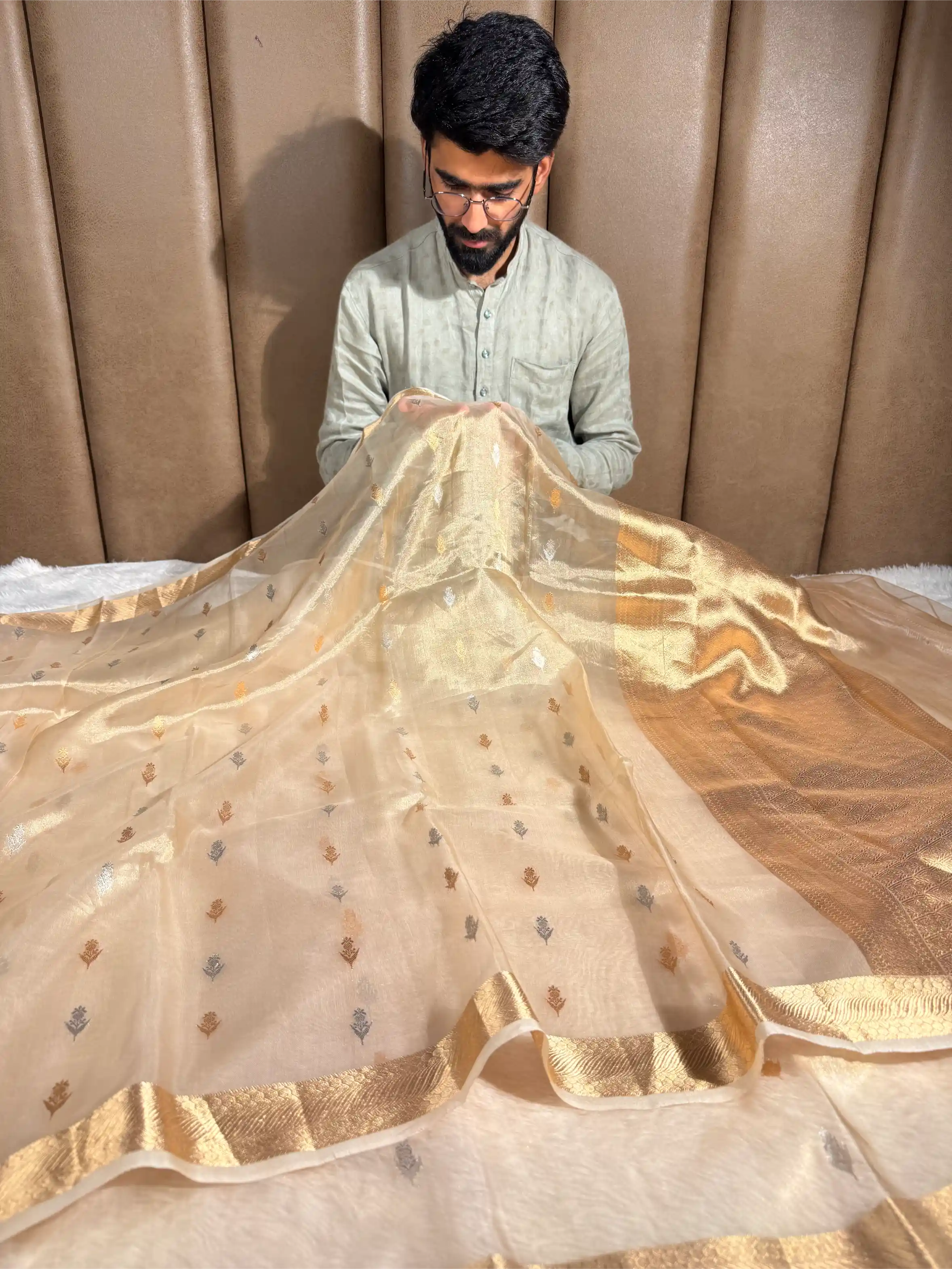 Light Gold Pure Tissue Silk Handwoven Banarasi Saree