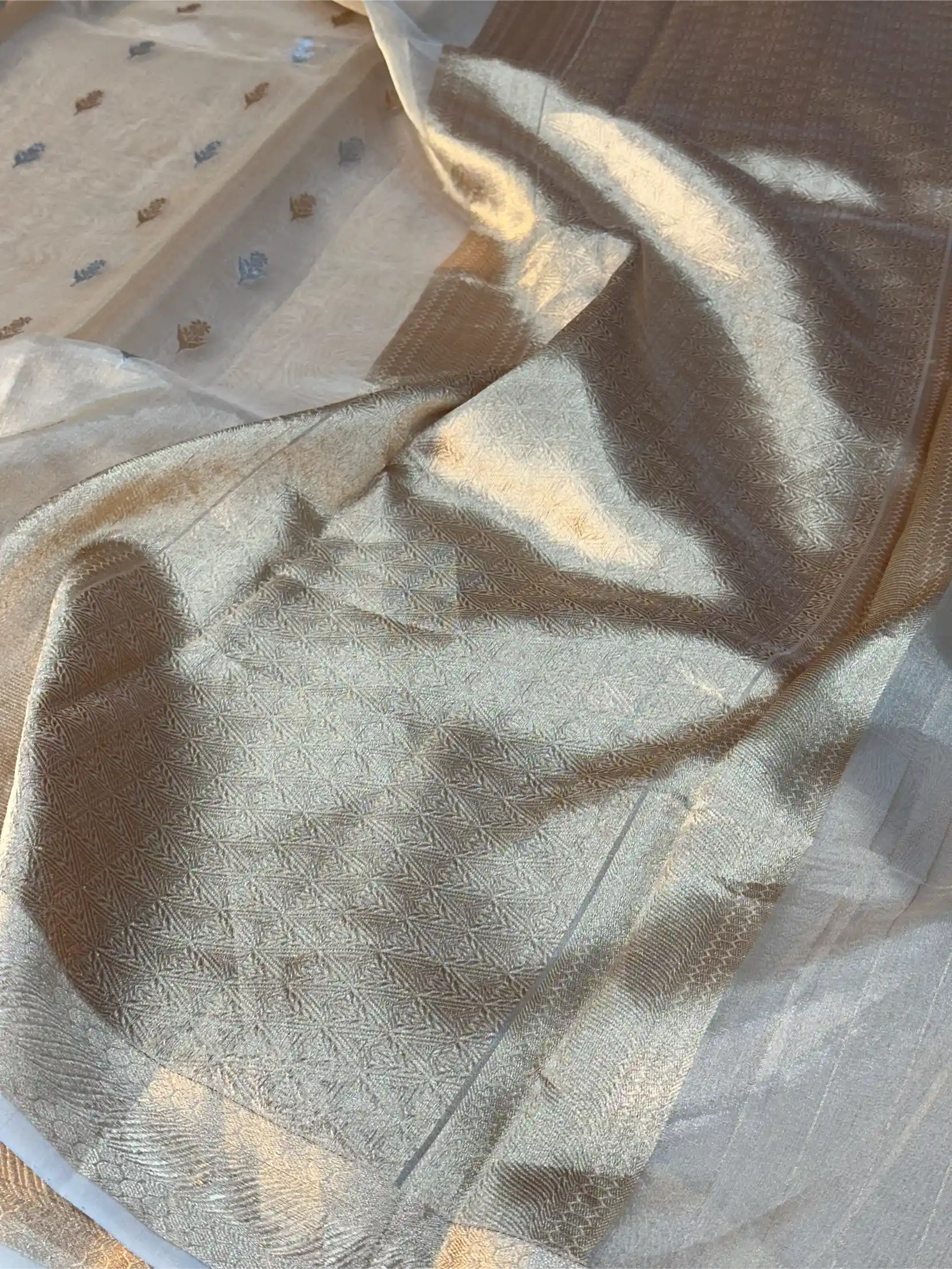 Light Gold Pure Tissue Silk Handwoven Banarasi Saree