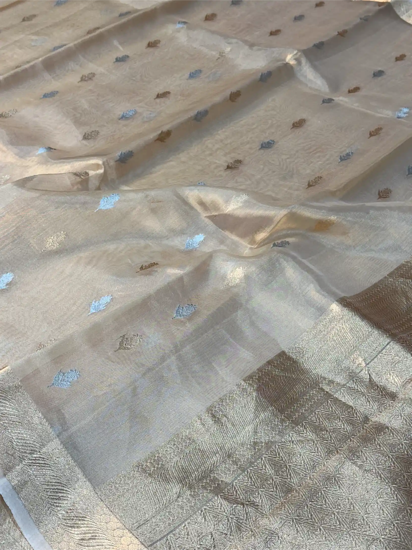 Light Gold Pure Tissue Silk Handwoven Banarasi Saree