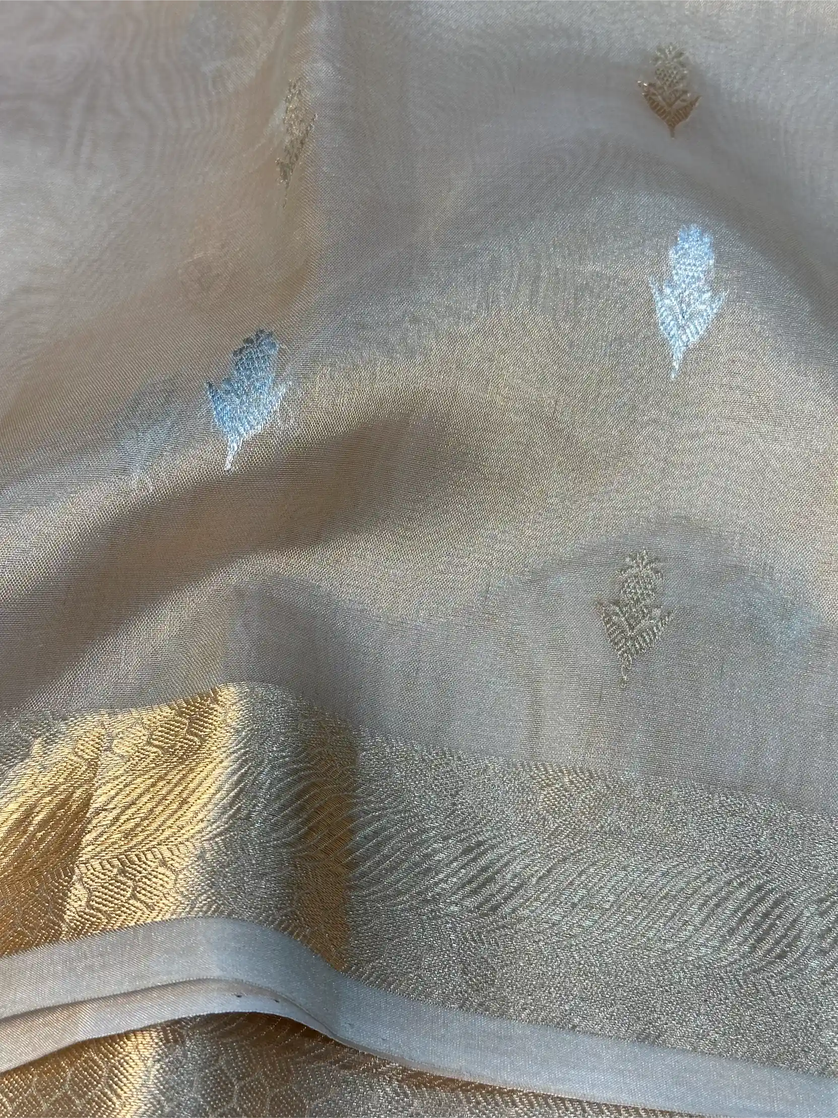 Light Gold Pure Tissue Silk Handwoven Banarasi Saree