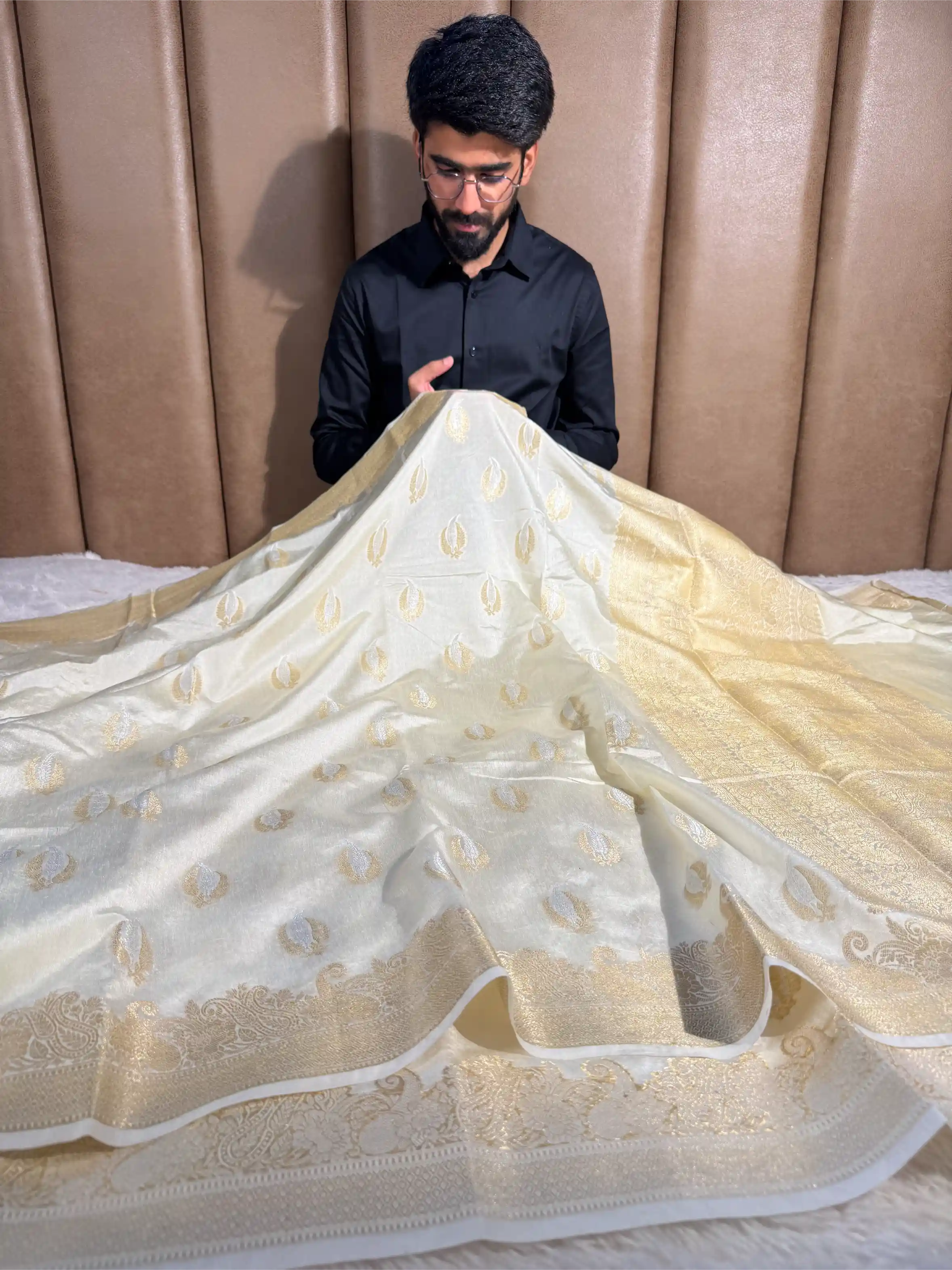 Light Cream Shade Warm Silk Traditional Banarasi Saree