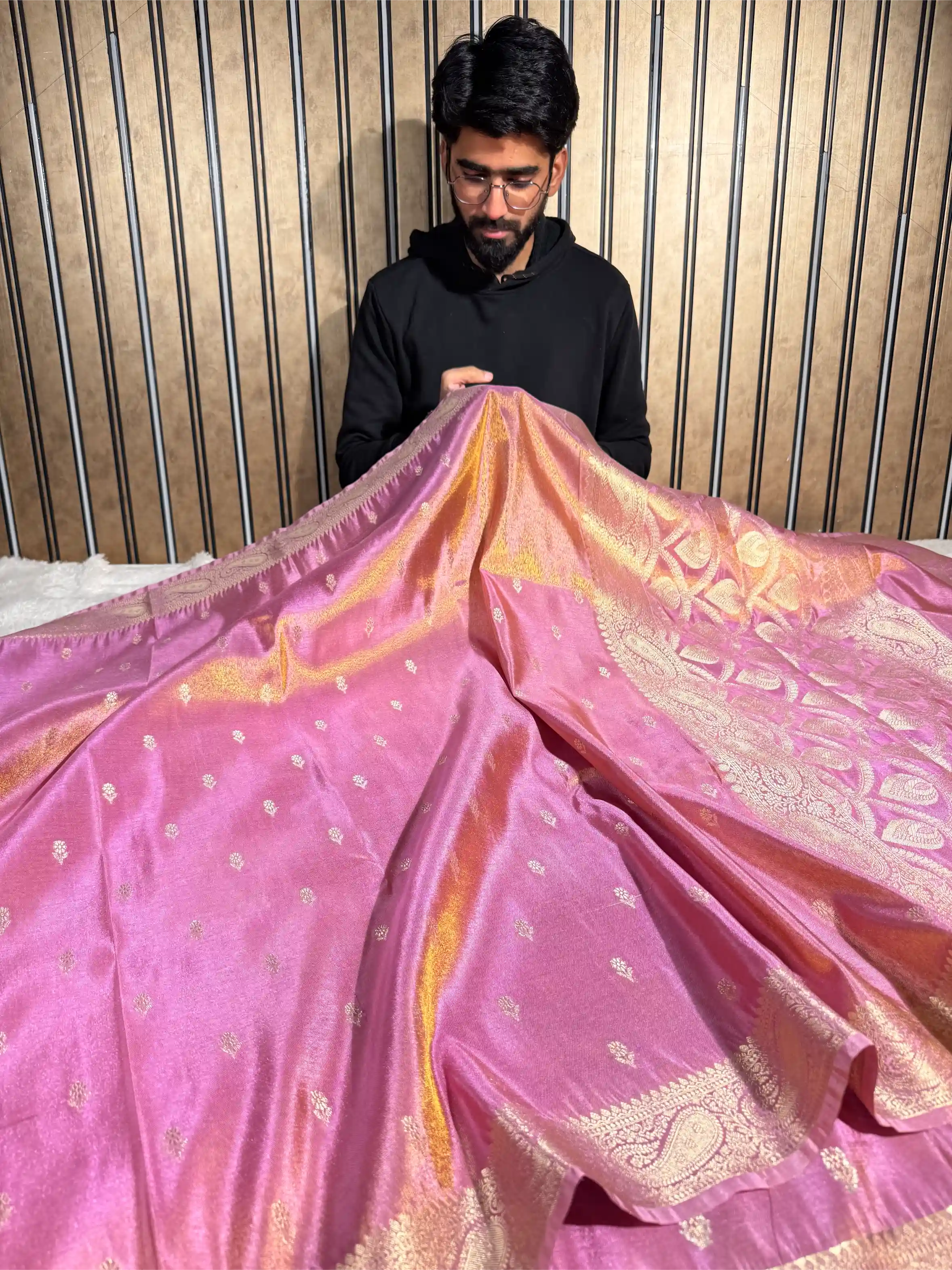 Lilac Pink Tissue Silk Traditional Buti Weave Banarasi Saree