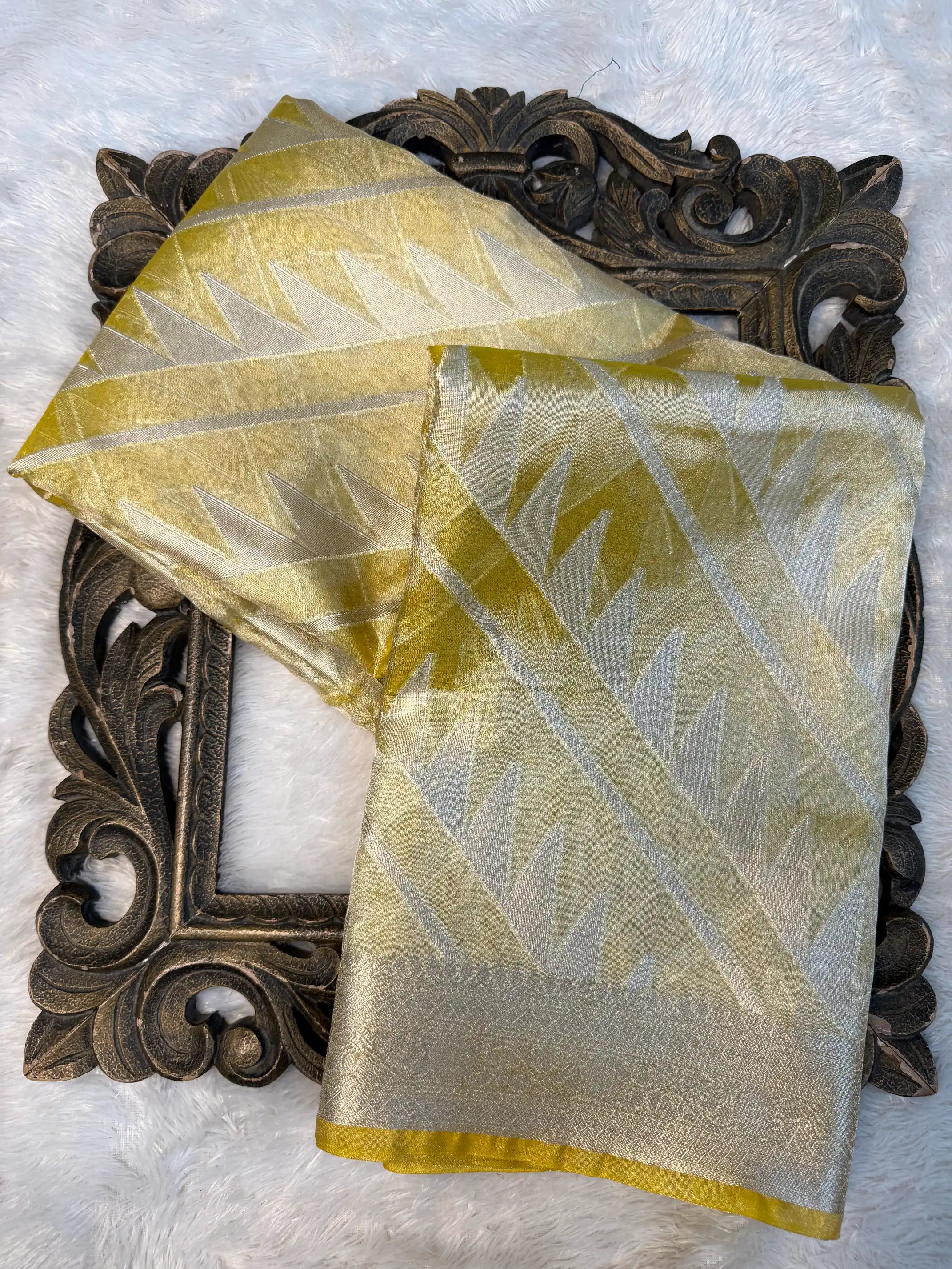 Eccentric Weave Softsilk Traditional Banarasi Saree