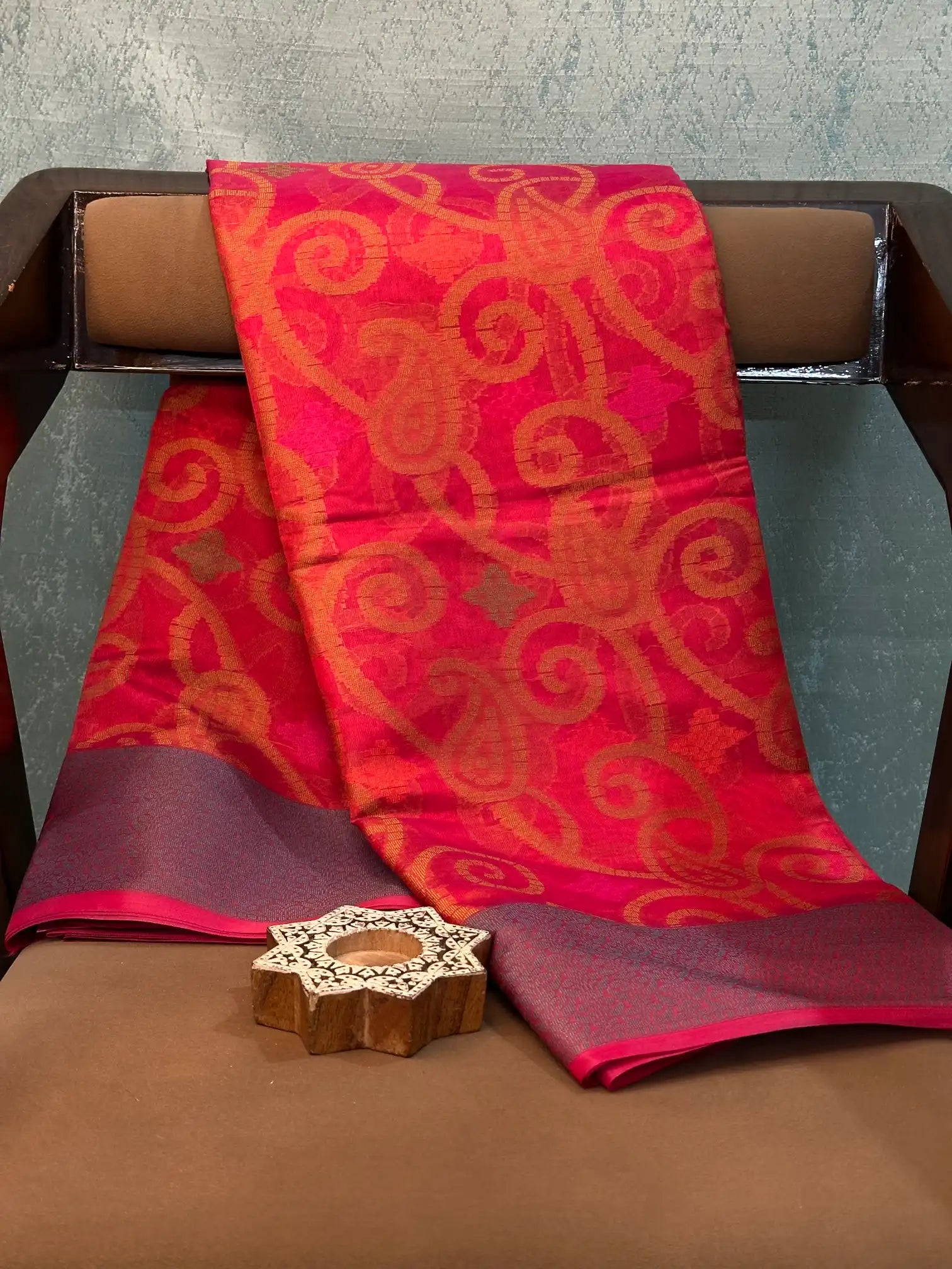 Contemporary Weave Kora Tissue Silk Banarasi Saree