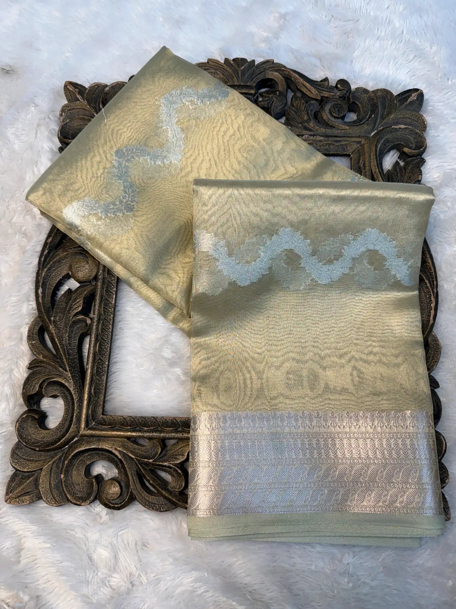 Eccentric Weave Softsilk Traditional Banarasi Saree