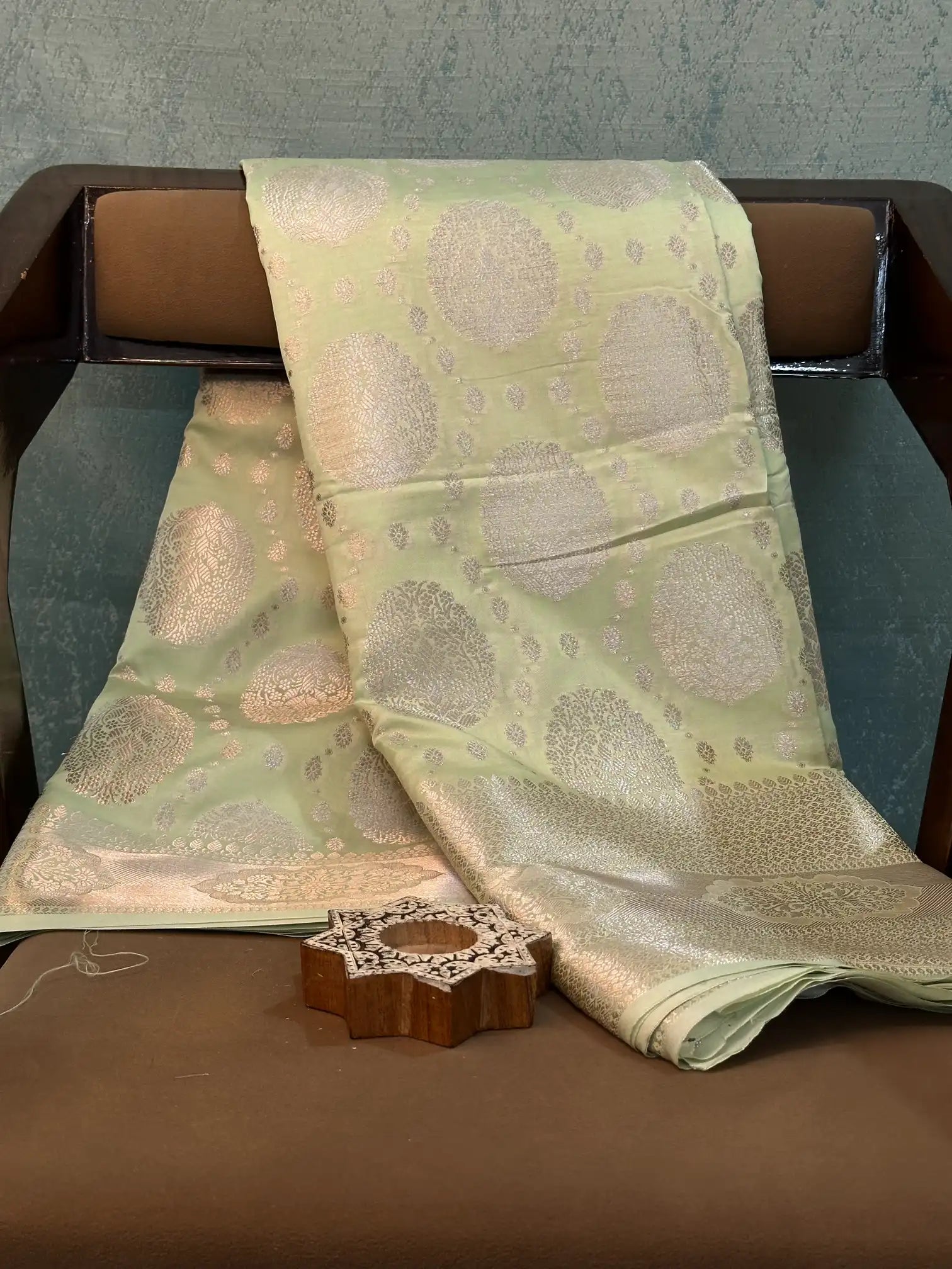 Contemporary Weave Kora Tissue Silk Banarasi Saree