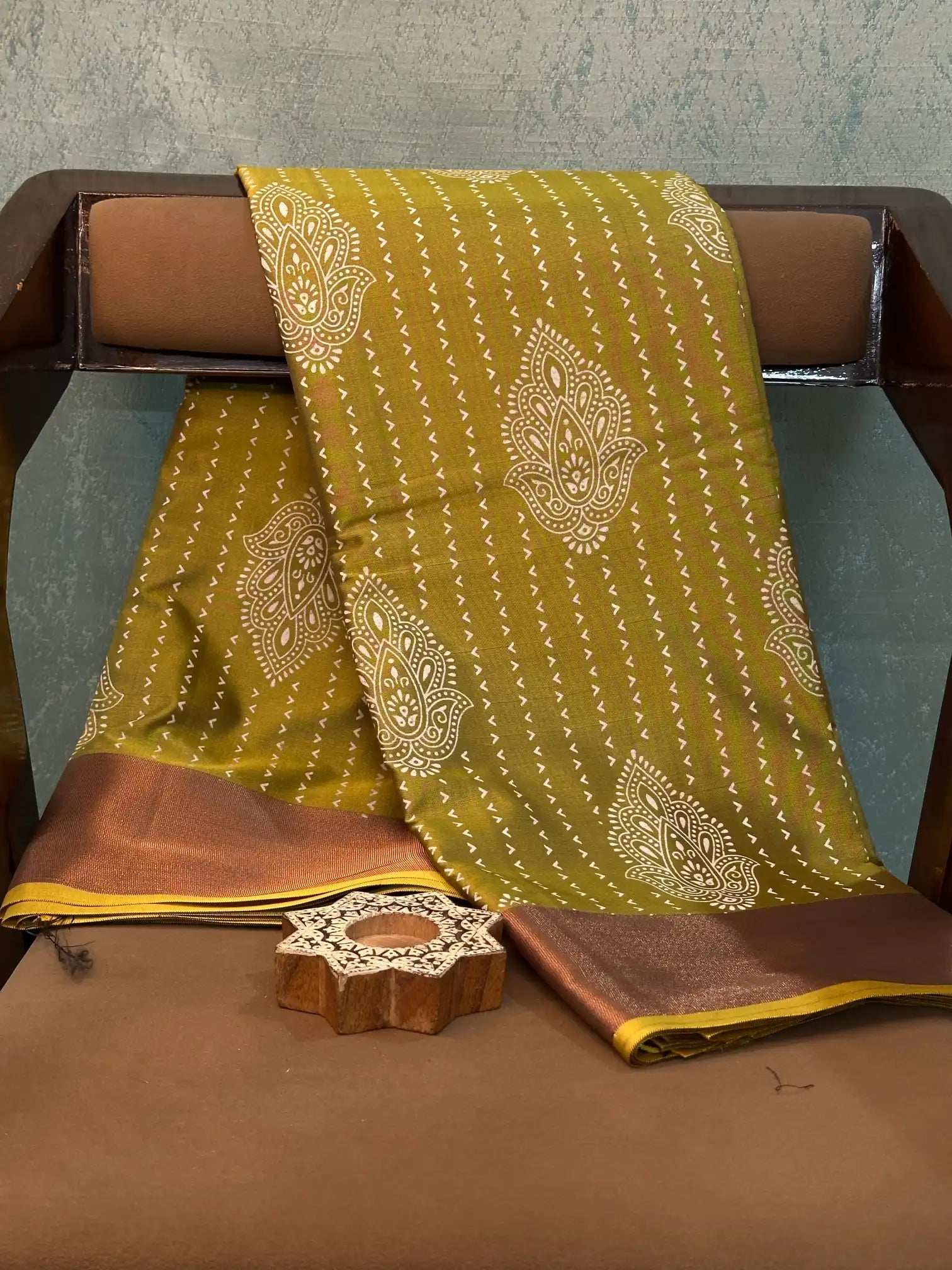 Contemporary Weave Kora Tissue Silk Banarasi Saree