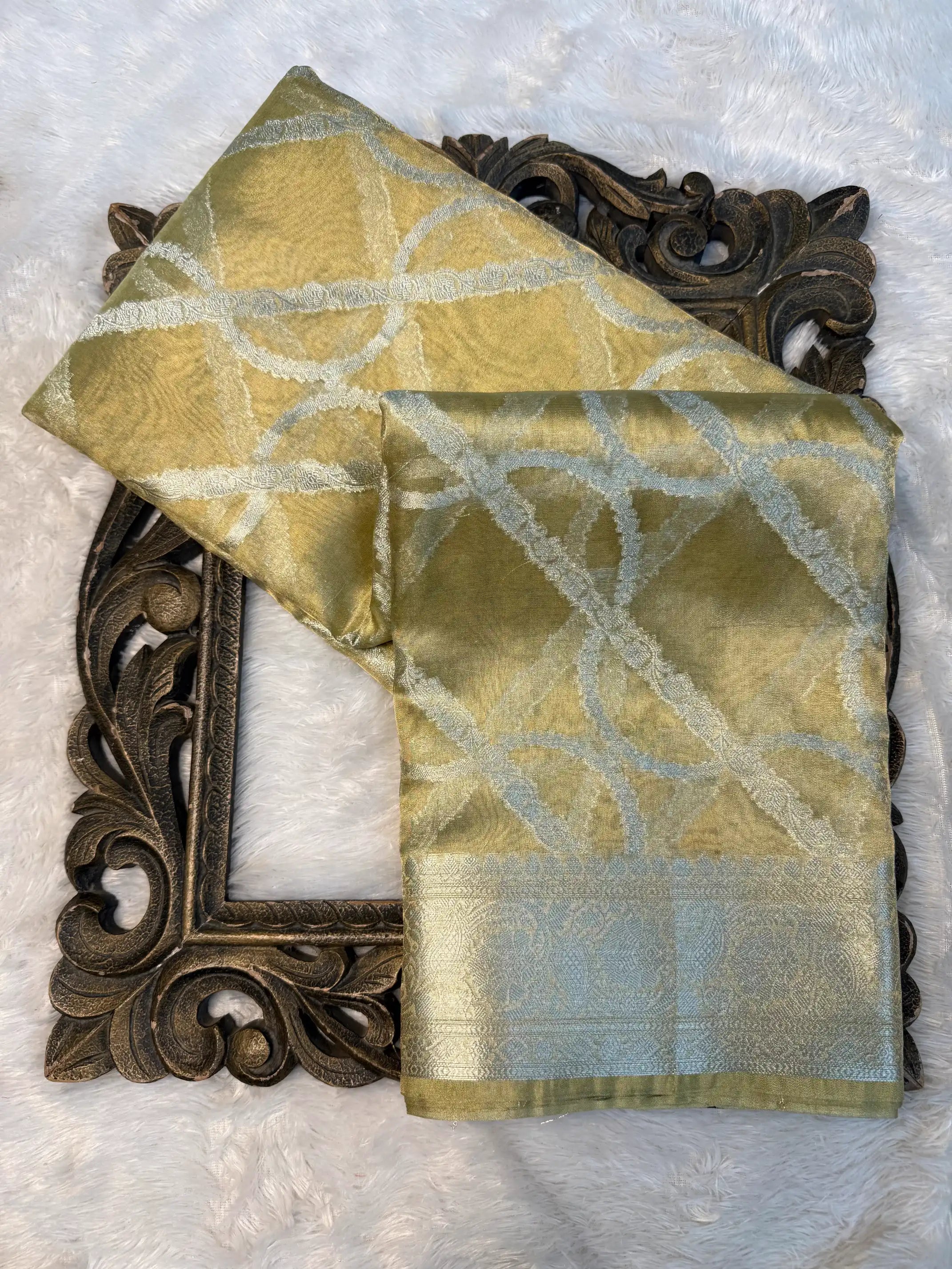 Eccentric Weave Softsilk Traditional Banarasi Saree