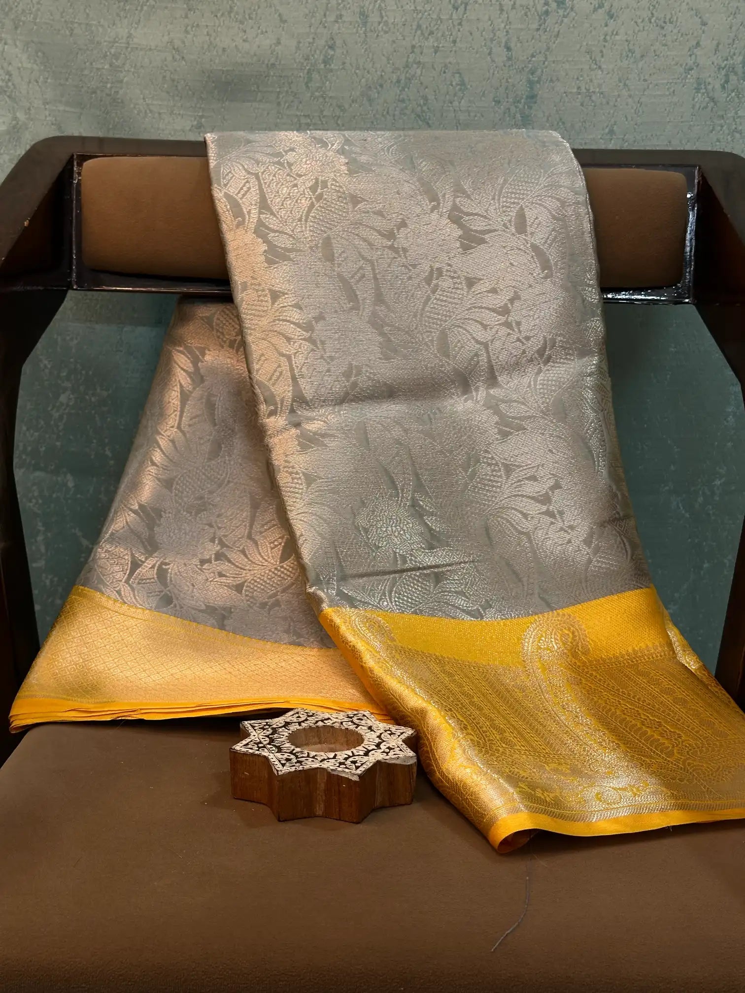 Contemporary Weave Kora Tissue Silk Banarasi Saree