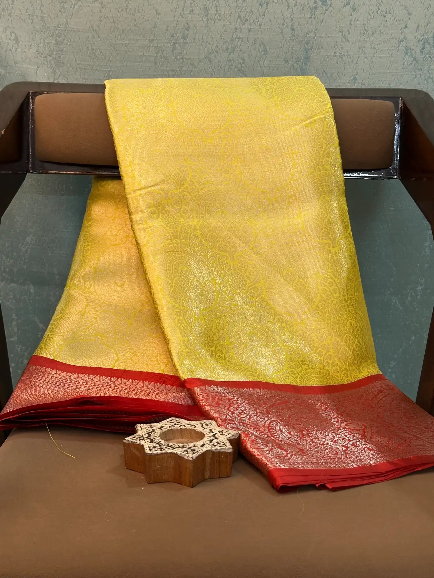 Contemporary Weave Kora Tissue Silk Banarasi Saree